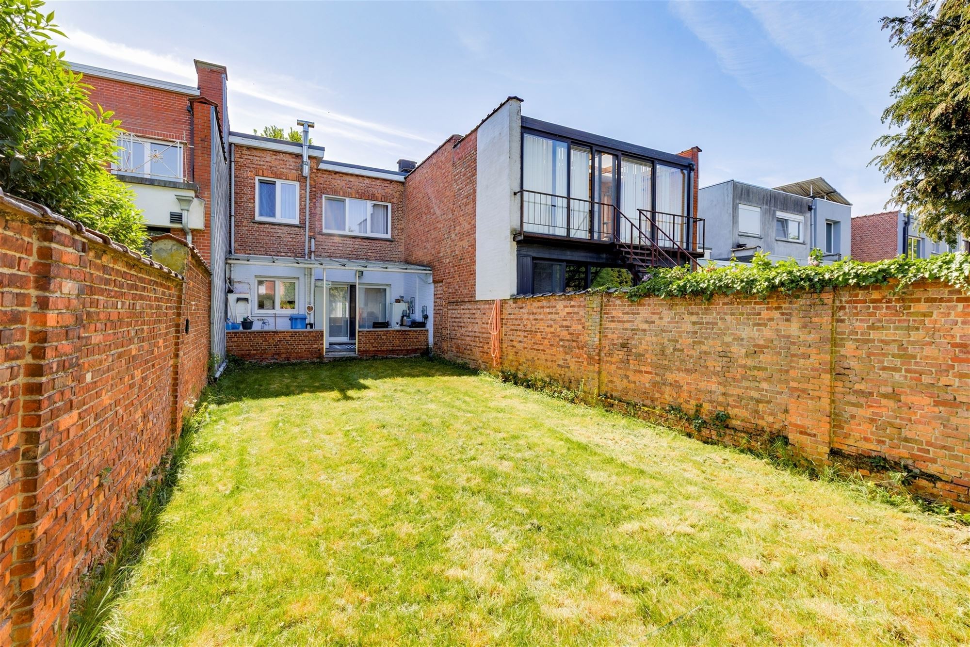 Gerenoveerd huis met 3 slpk en tuin te Antwerpen grens Wilrijk foto 2