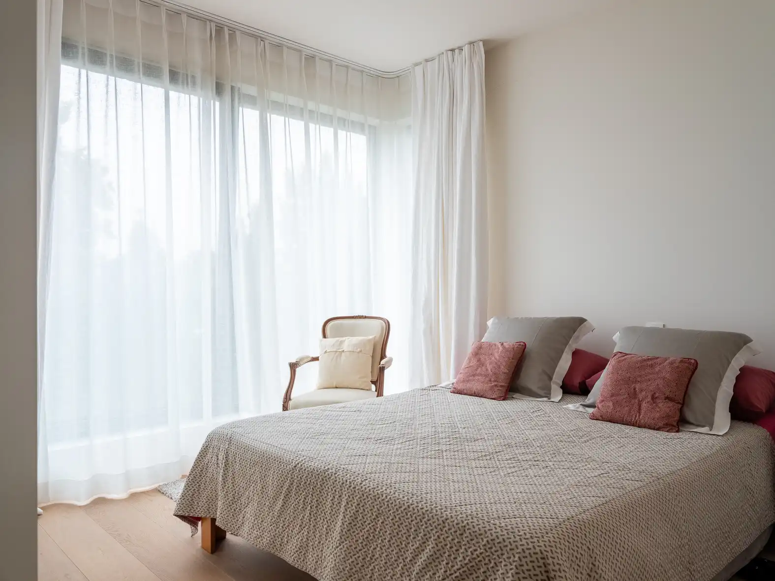 Exclusief recent appartement met terras foto 9