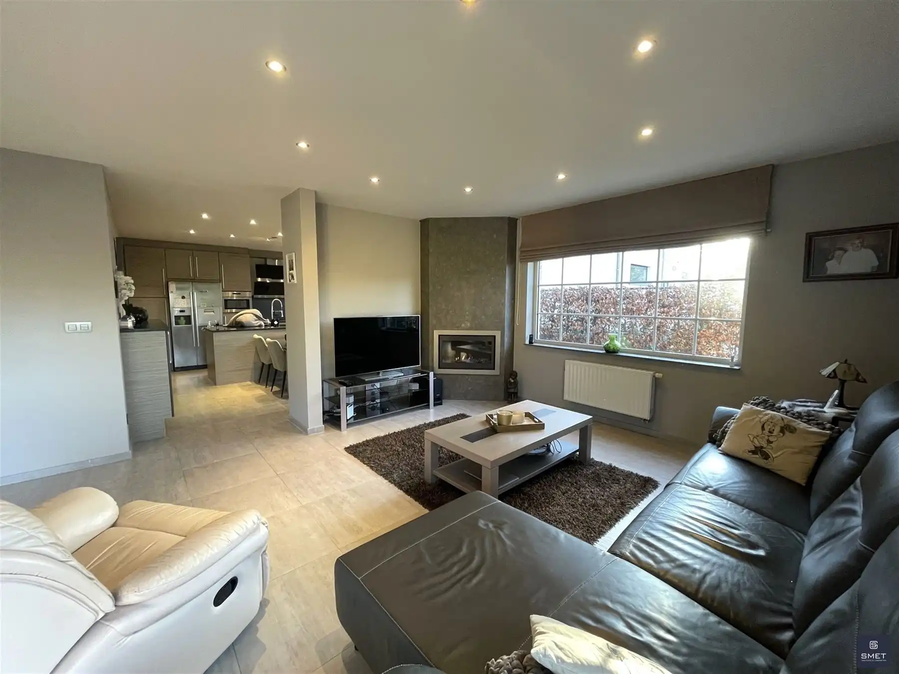 PRACHTIGE VILLA MET 4 SLPKS EN DUB GARAGE foto {{pictureIndex}}