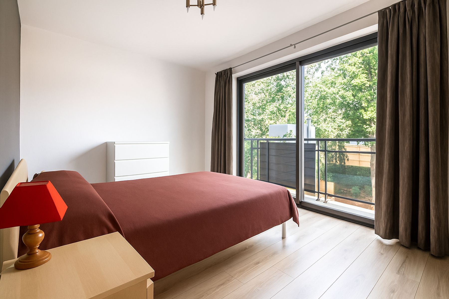 Ruim appartement met 2 slaapkamers, zonnig terras en garage foto 15