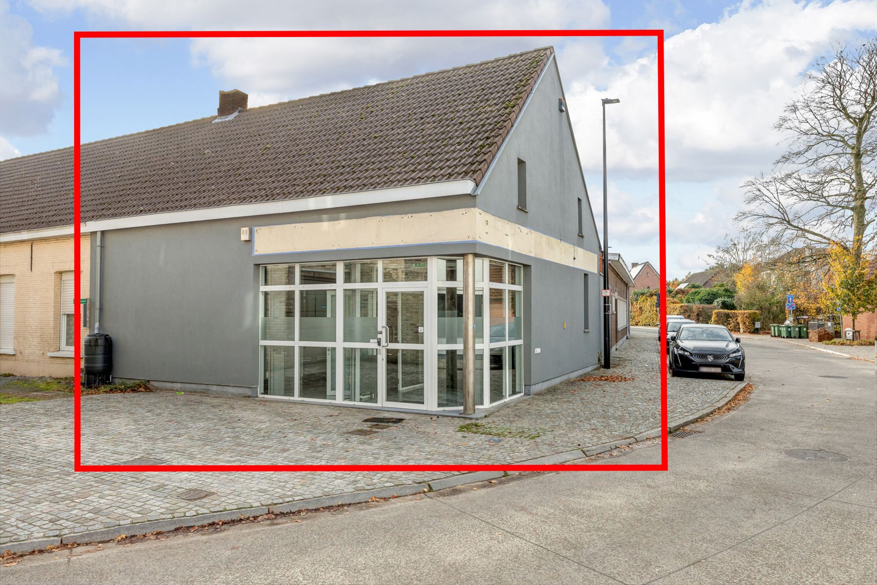 Veelzijdig kantoorgebouw op toplocatie foto {{pictureIndex}}