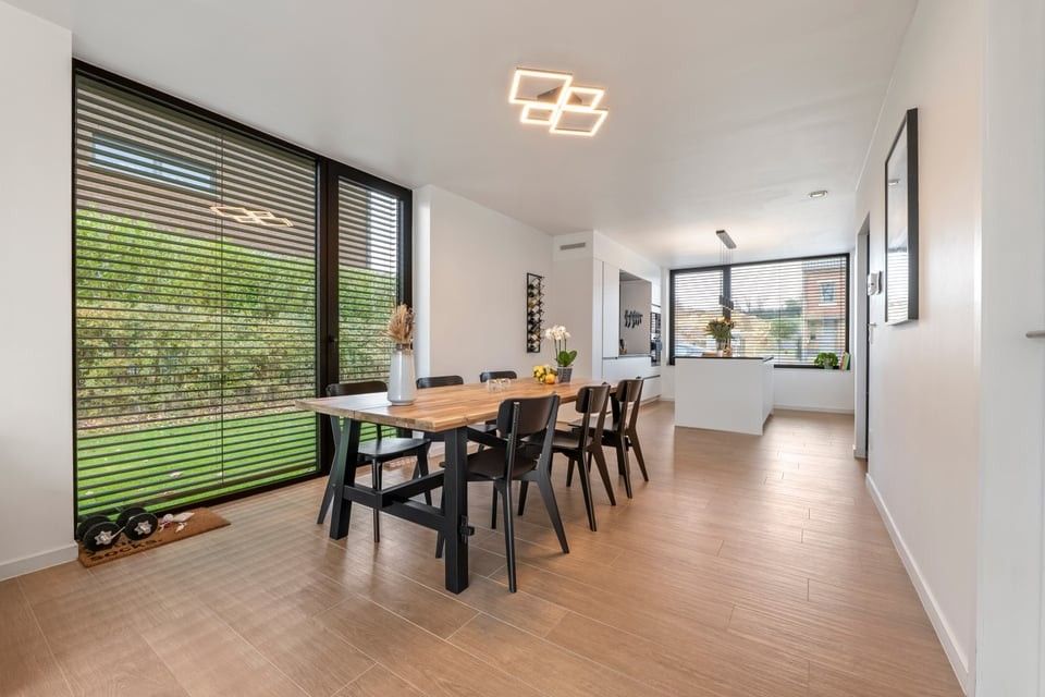 MODERNE HALFOPEN BEBOUWING MET INPANDIGE GARAGE EN RUIME TUIN IN SINT-TRUIDEN foto 7