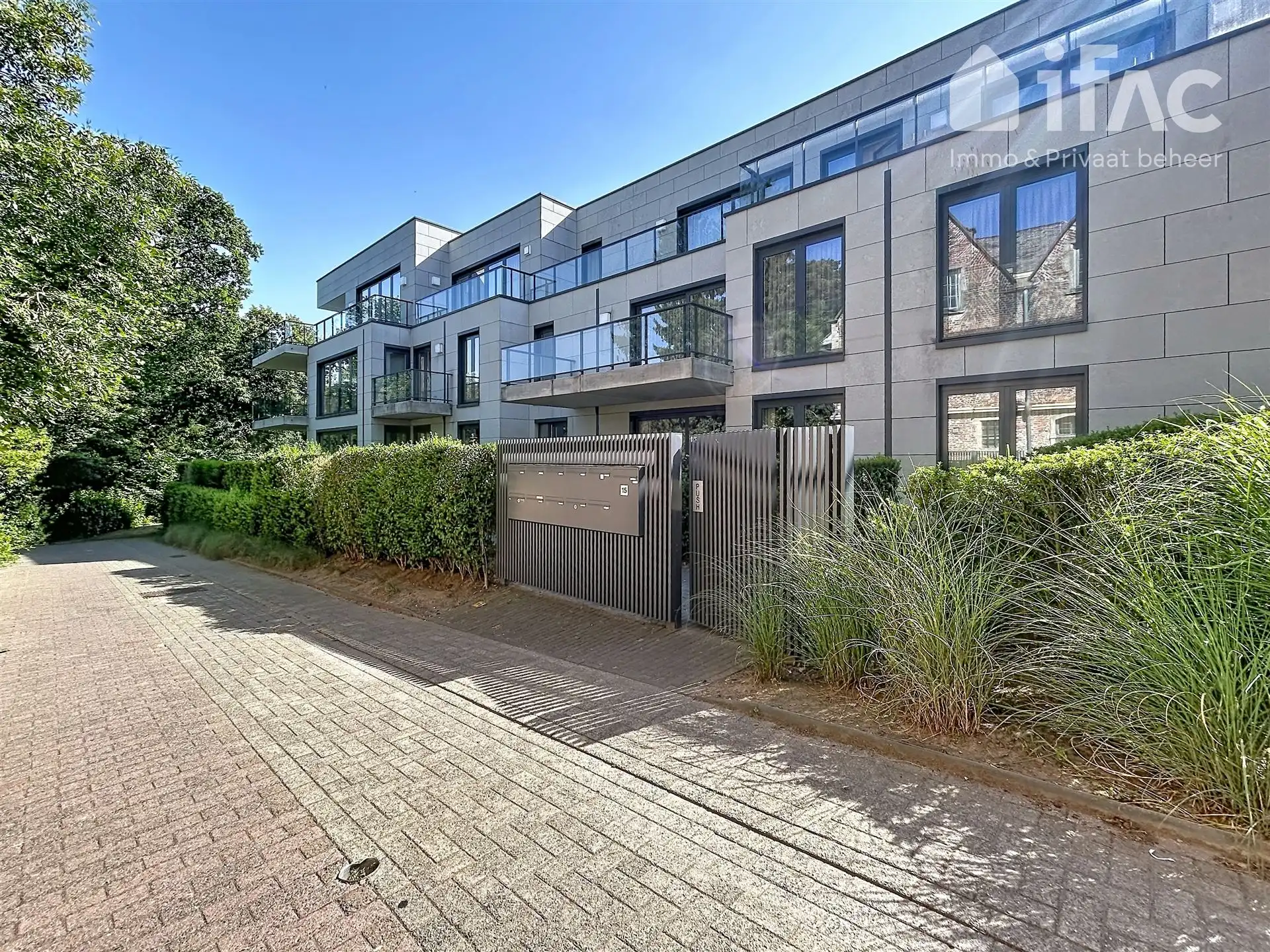 Uitstekend afgewerkt 2 slaapkamer appartement met mooi zicht foto 25