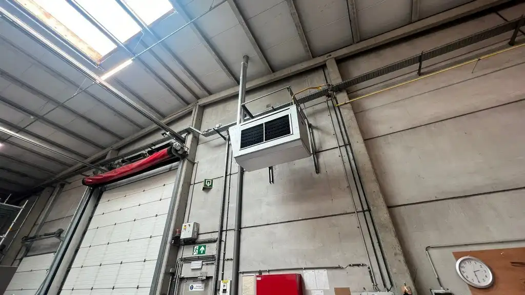 Loods met kantoren te huur in haven van Gent foto 8