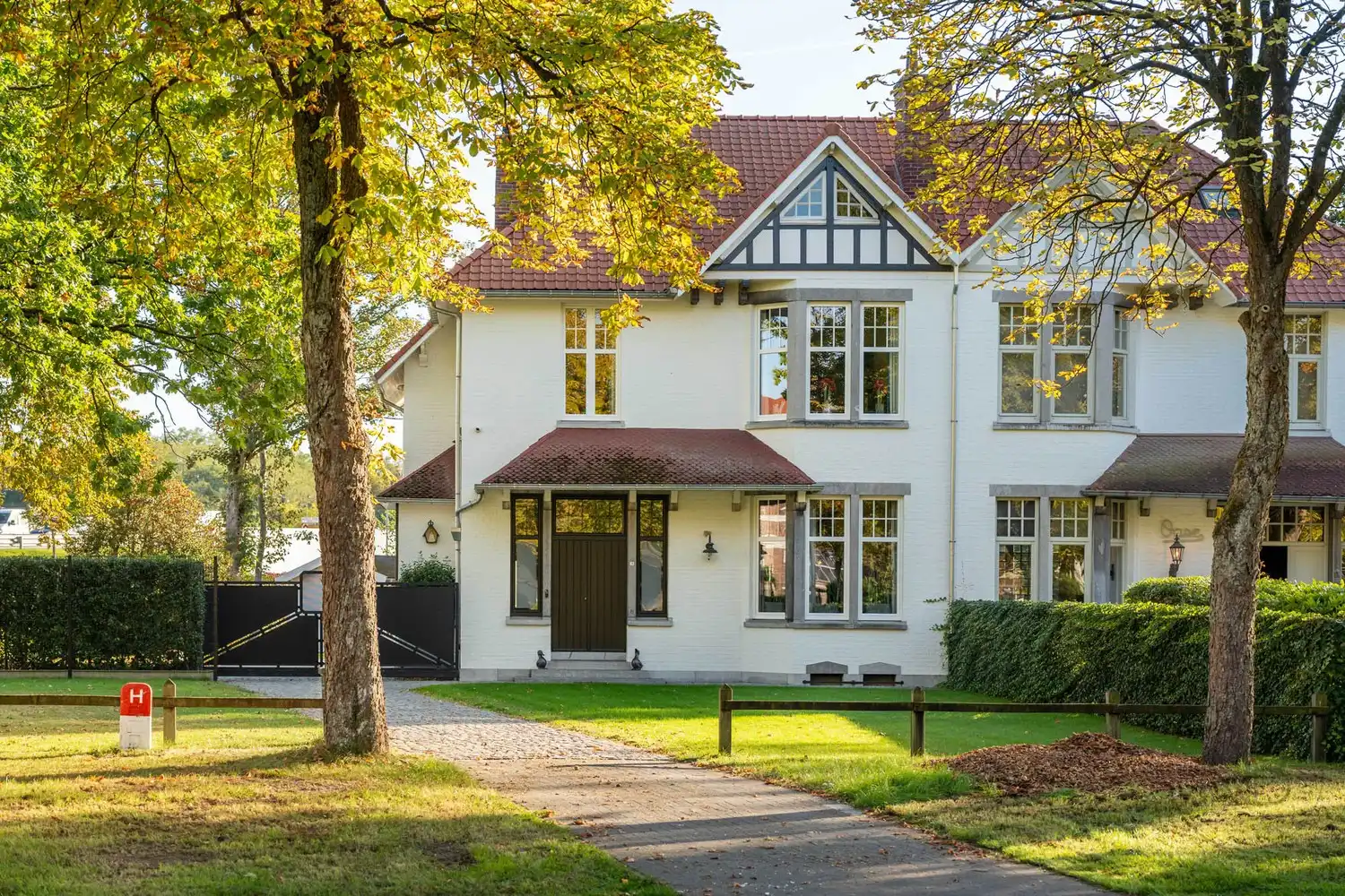 Karaktervolle & hoogwaardig afgewerkte ingenieurswoning te koop! foto {{pictureIndex}}