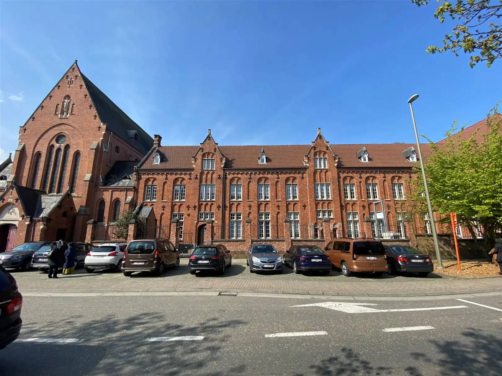 Instapklare kantoren in gerenoveerd Capucienenklooster foto {{pictureIndex}}