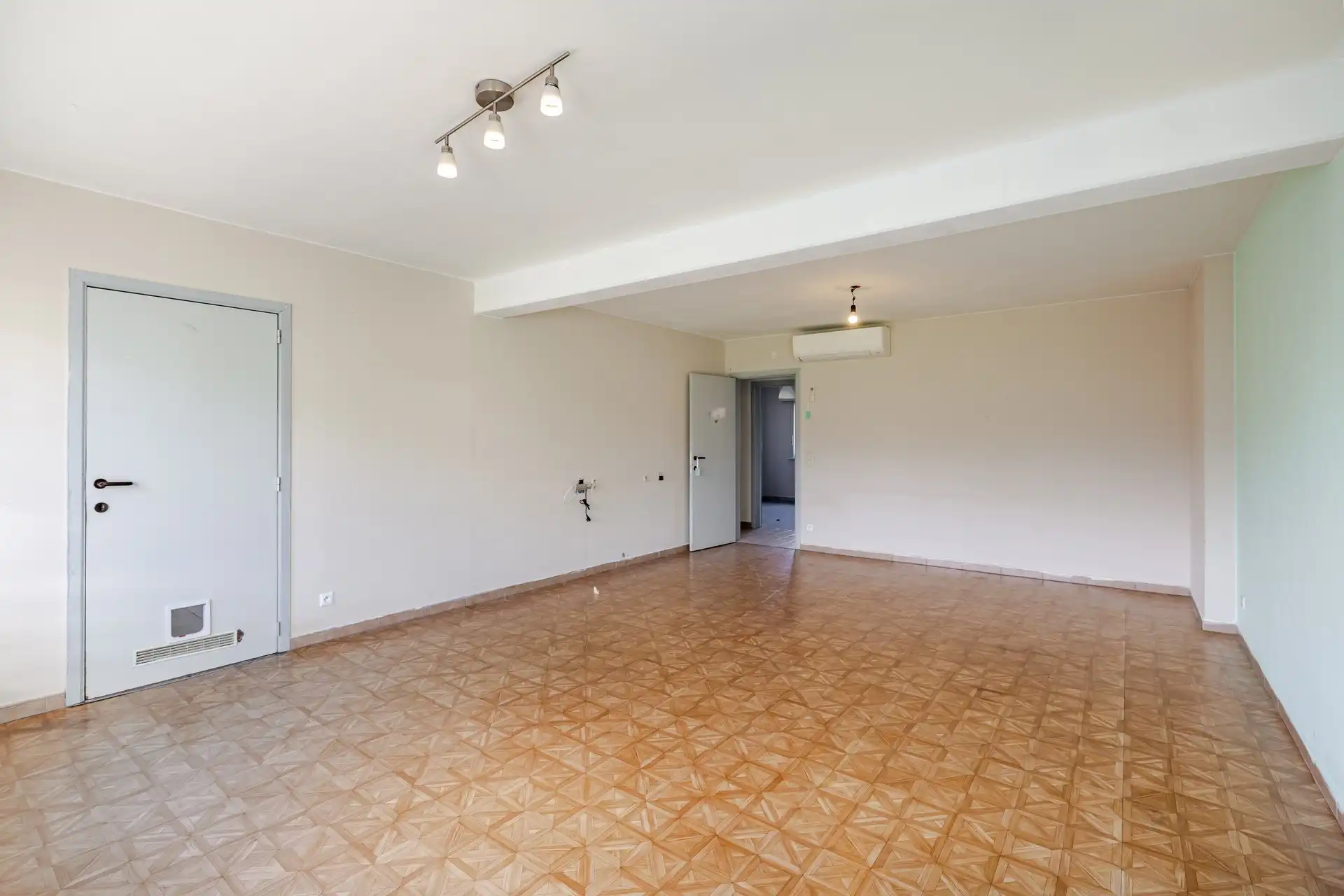 Appartement op de eerste verdieping met twee slaapkamers en garage foto 8