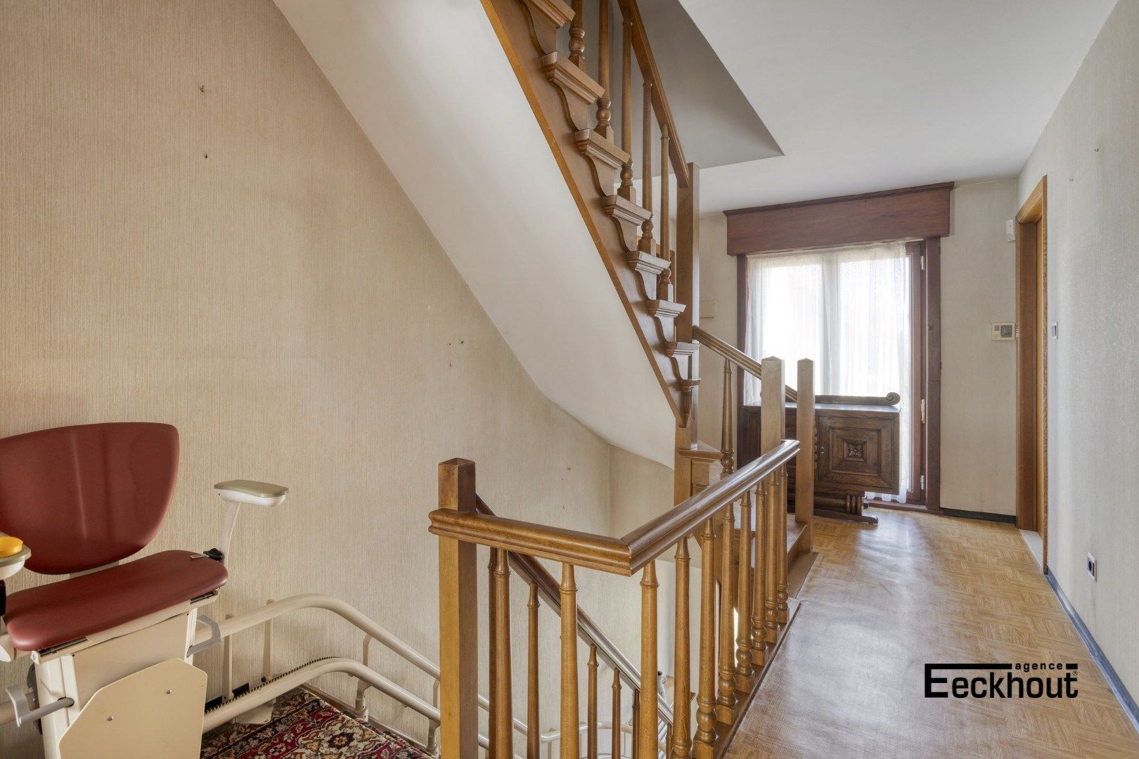 Zeer ruime (247 m²), halfopen woning met veel potentieel! foto 11