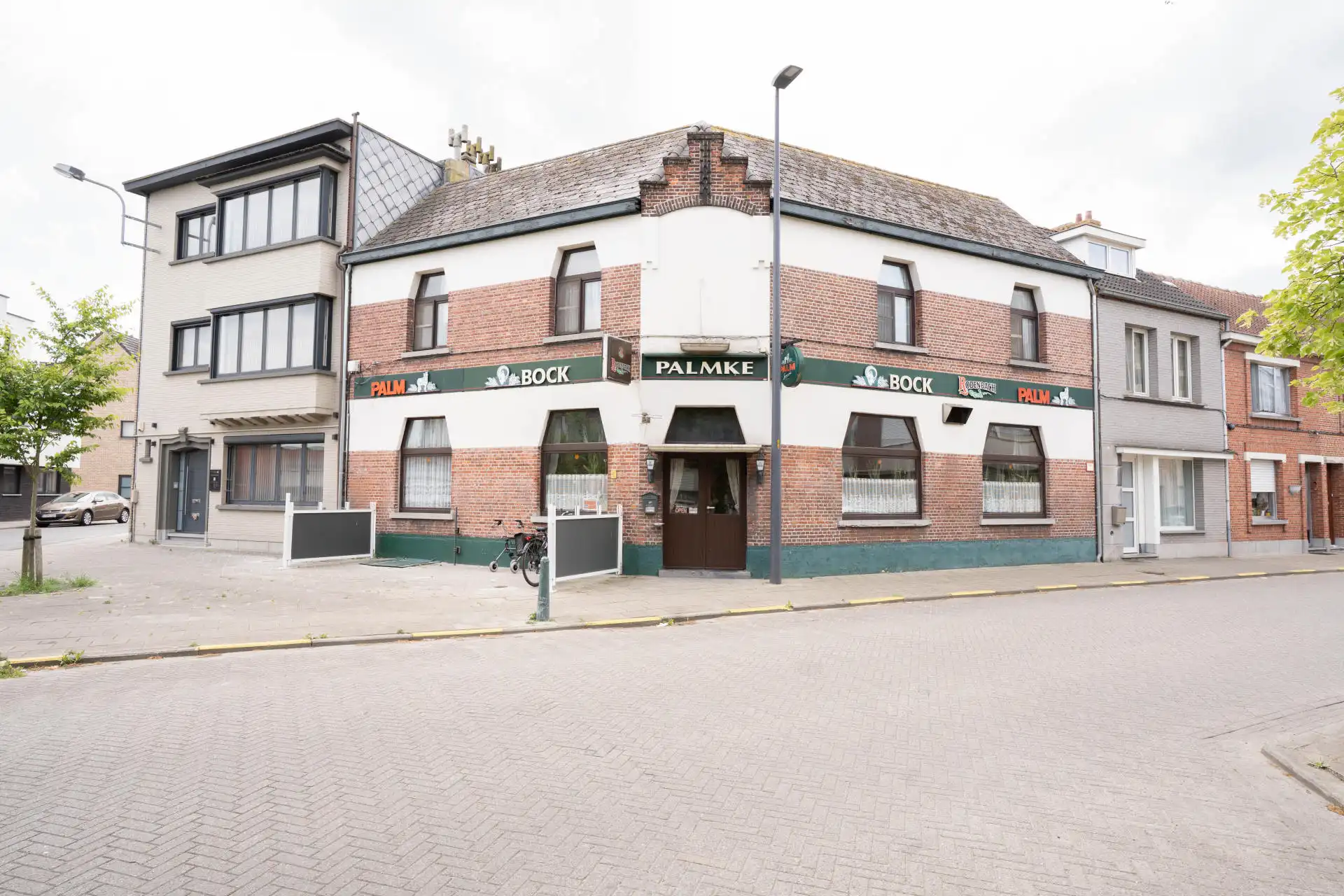 Café met woonst op toplocatie nabij centrum Willebroek foto {{pictureIndex}}