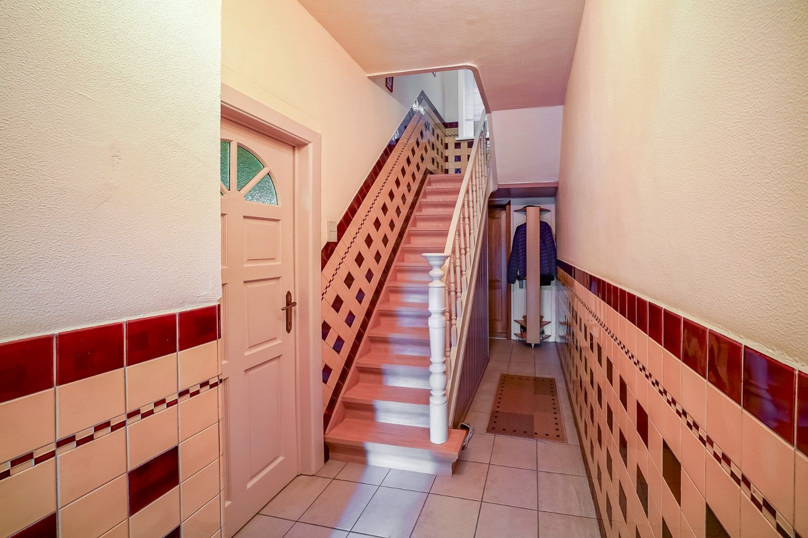 TE KOOP  instapklare woning met grote zonnige tuin en garage/loods. foto 18