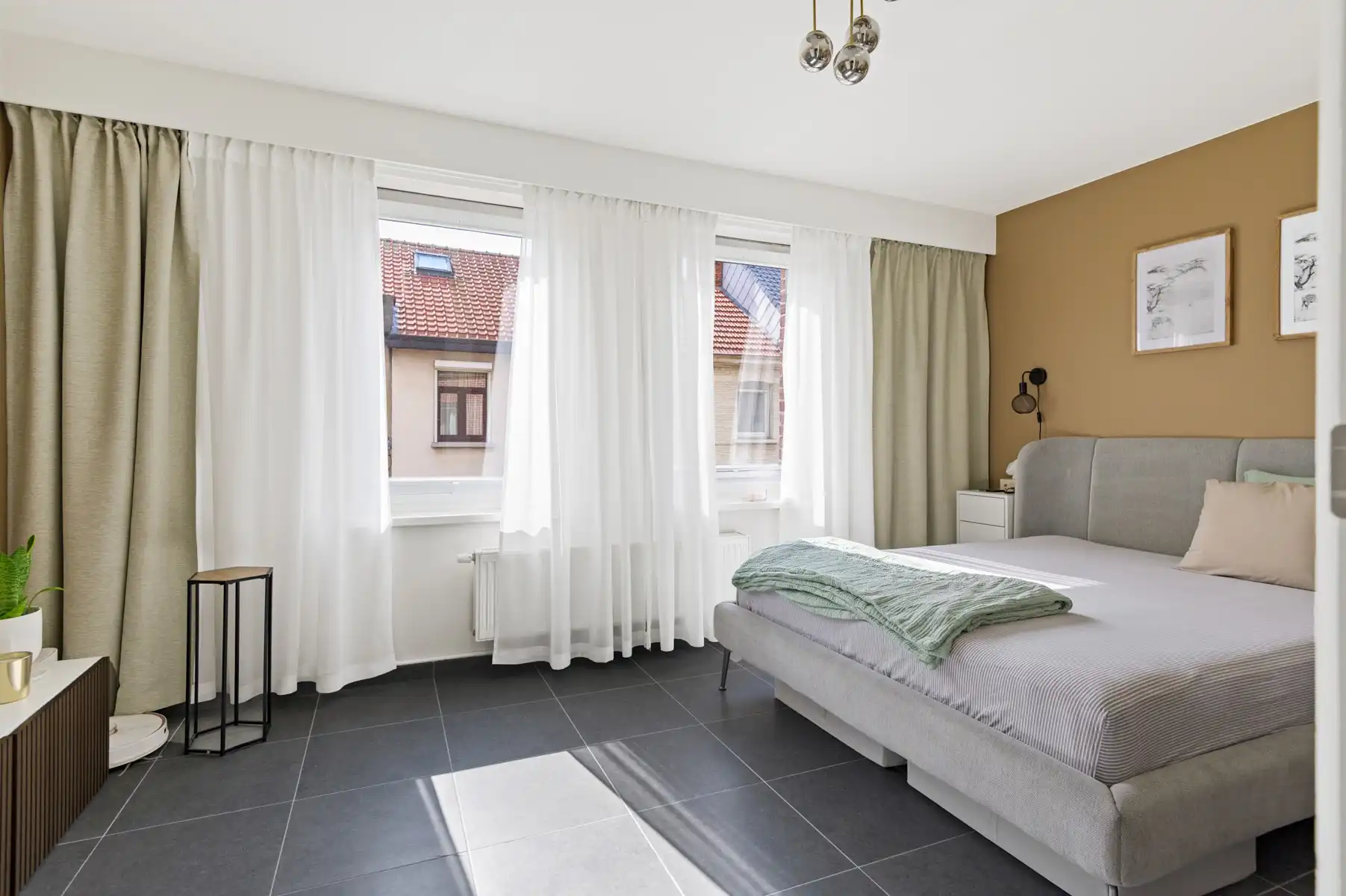 Recente woning op centrale ligging met garage foto 9