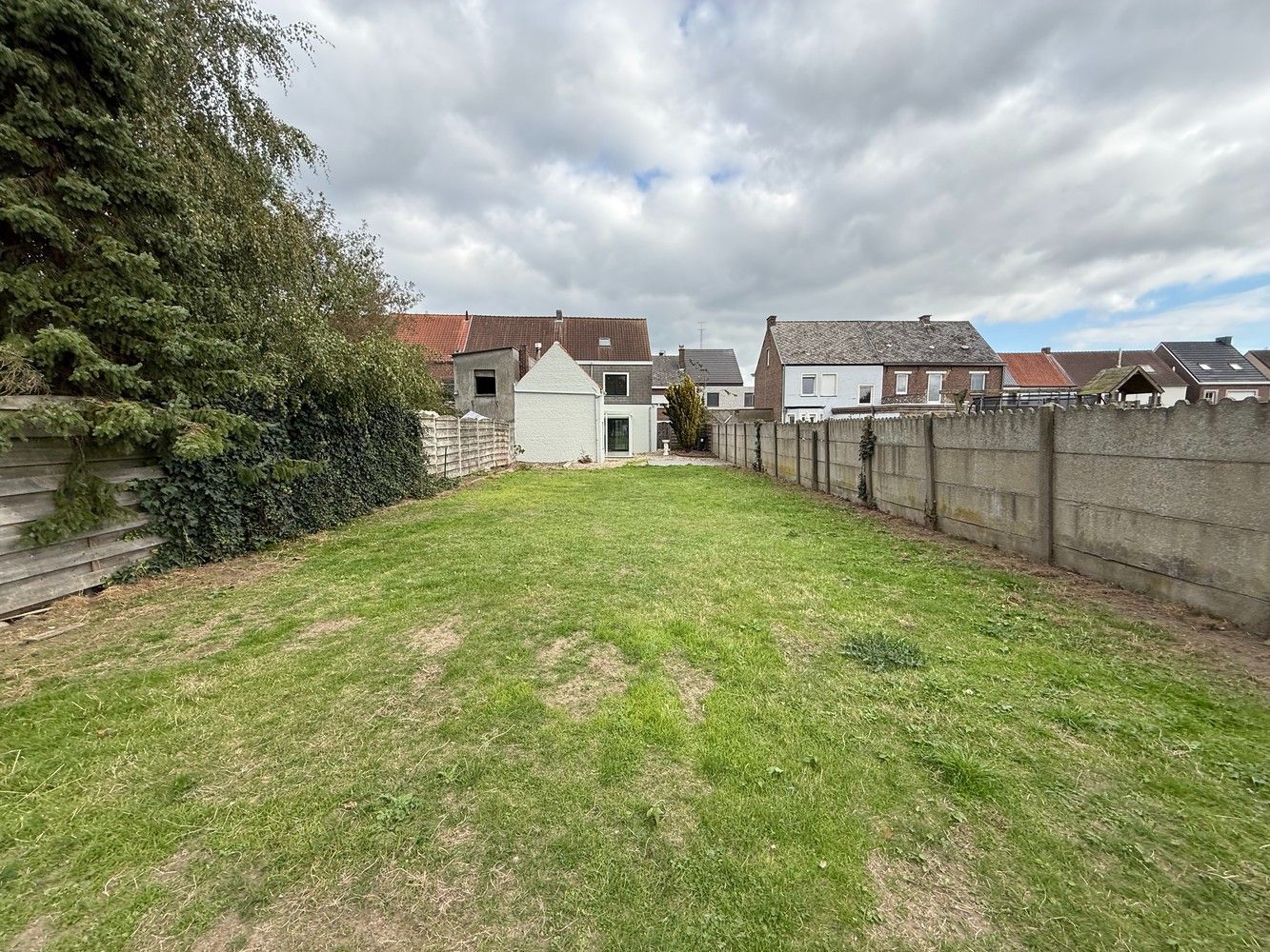 Ruime woning met mooie tuin te huur! foto 17