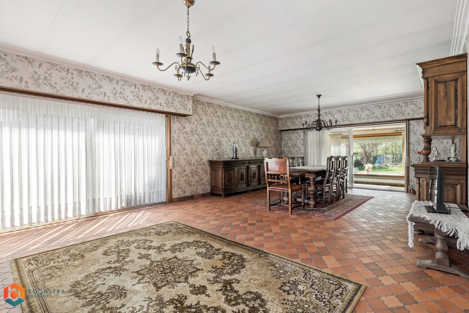 Te renoveren woning met 3 slpkrs op een ruim perceel foto 2
