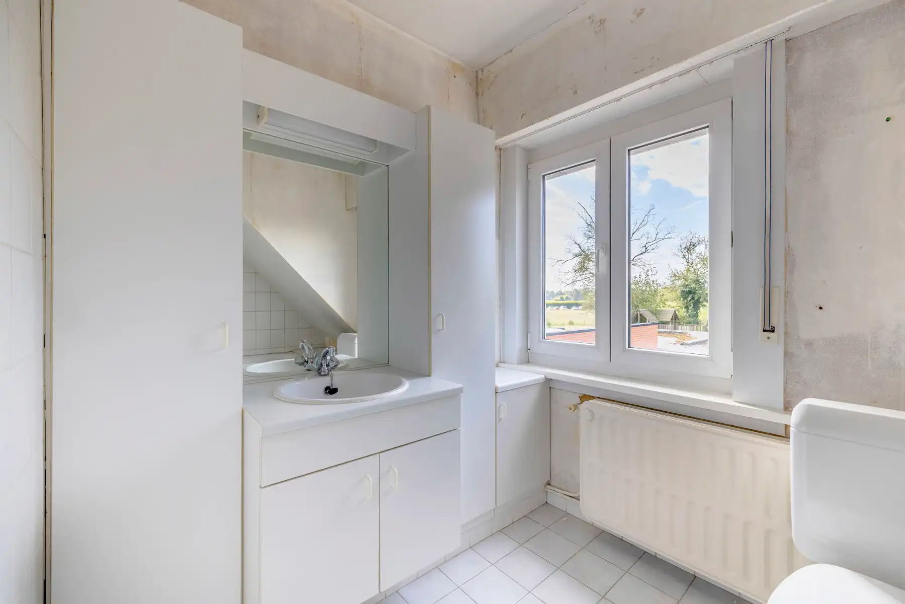 Renovatieproject met 3 slaapkamers, garage en tuin 800 m² foto 24