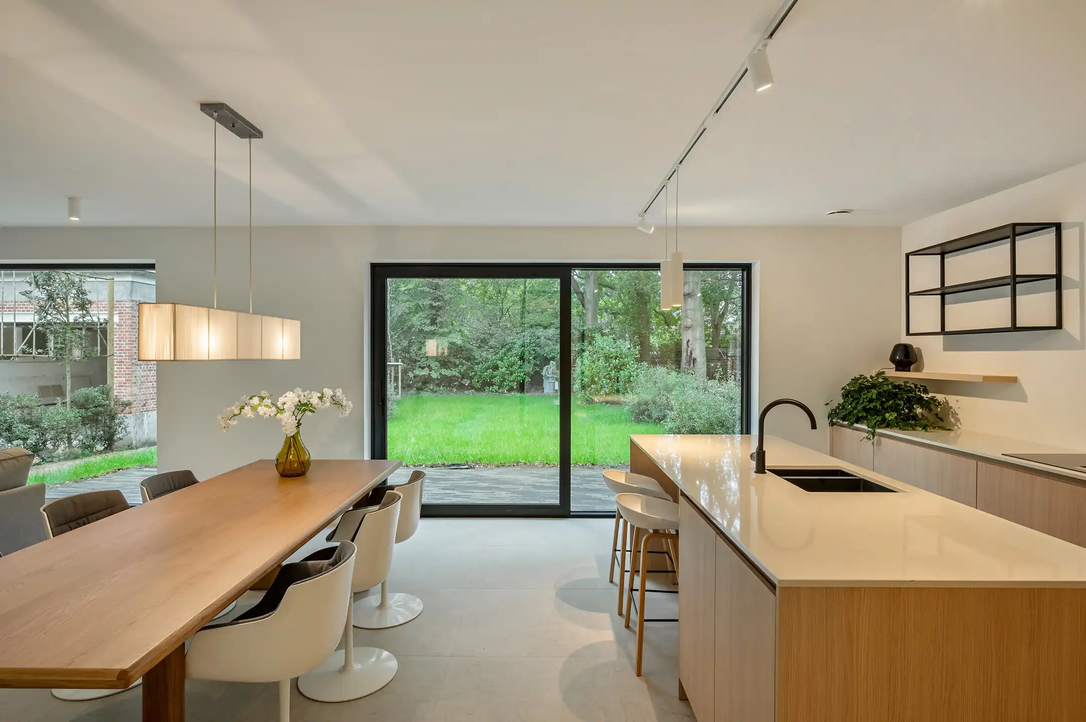 Vrijstaande nieuwbouwwoning op ca. 538 m² grond foto 2