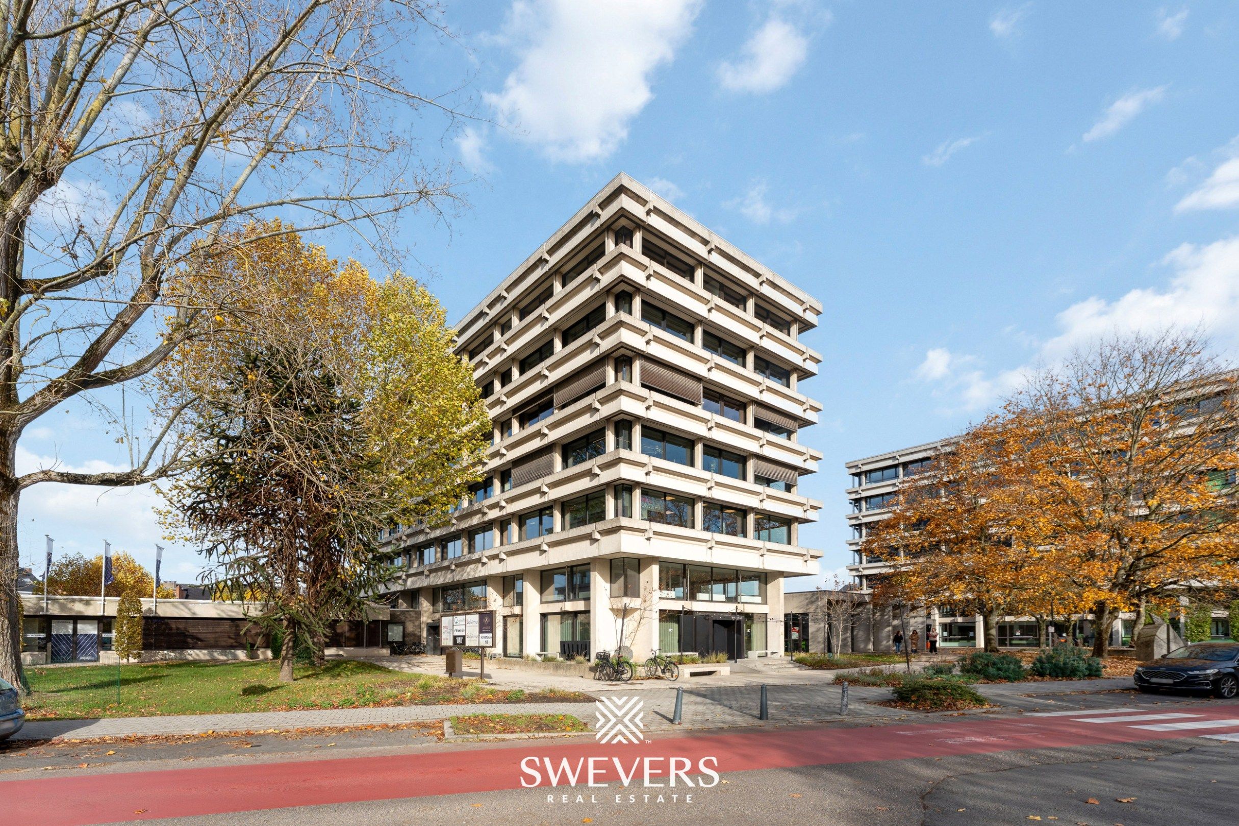 Instapklare trendy kantoren ( 412 m2 ) incl. parking op toplocatie centrum Hasselt foto 2