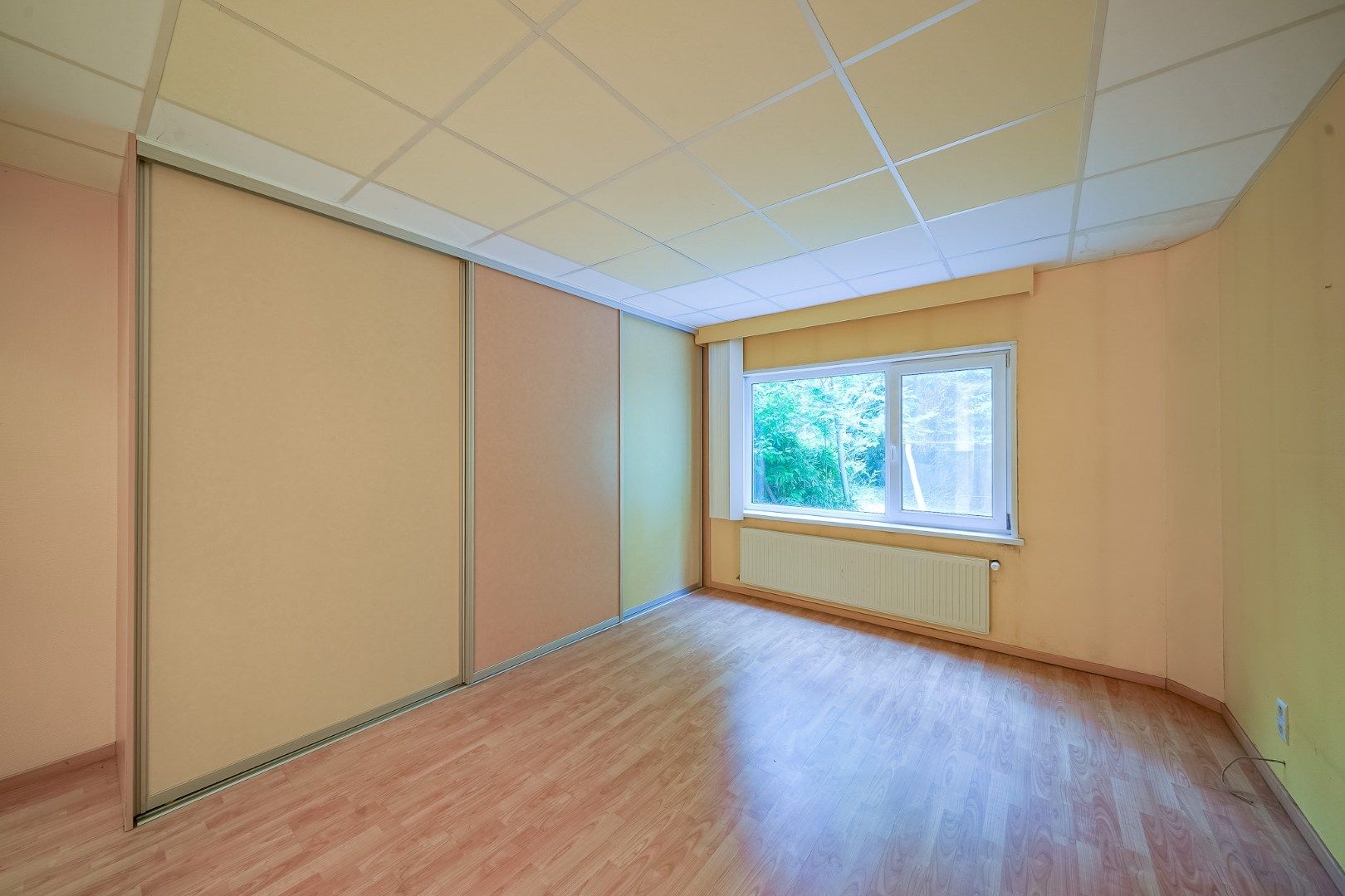 Winkelruimte met magazijn en woonst te Oostende foto 37