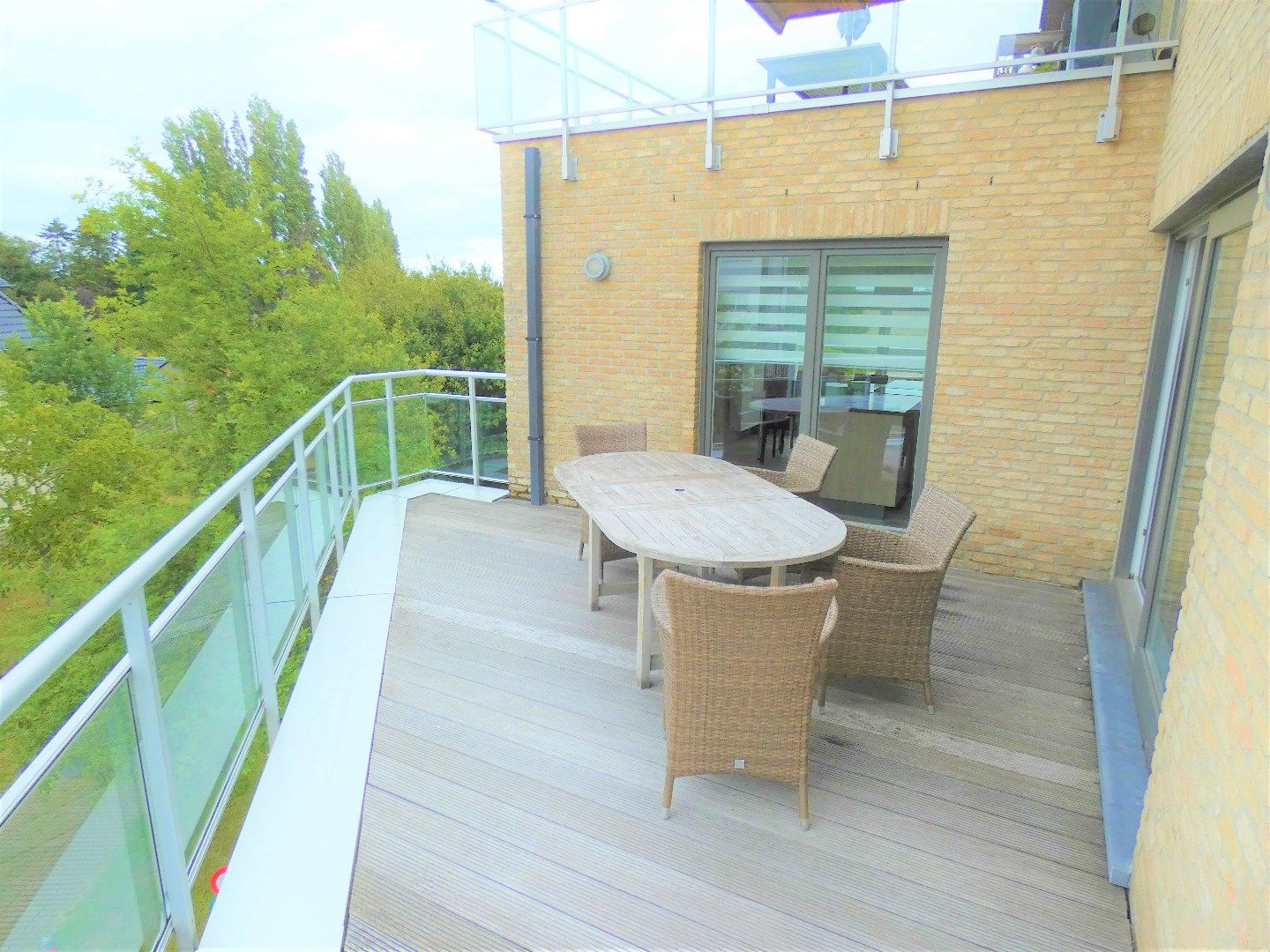 Appartement (104 m²) met 2 slpk, 2 terrassen en garage, Eernegem. foto 3