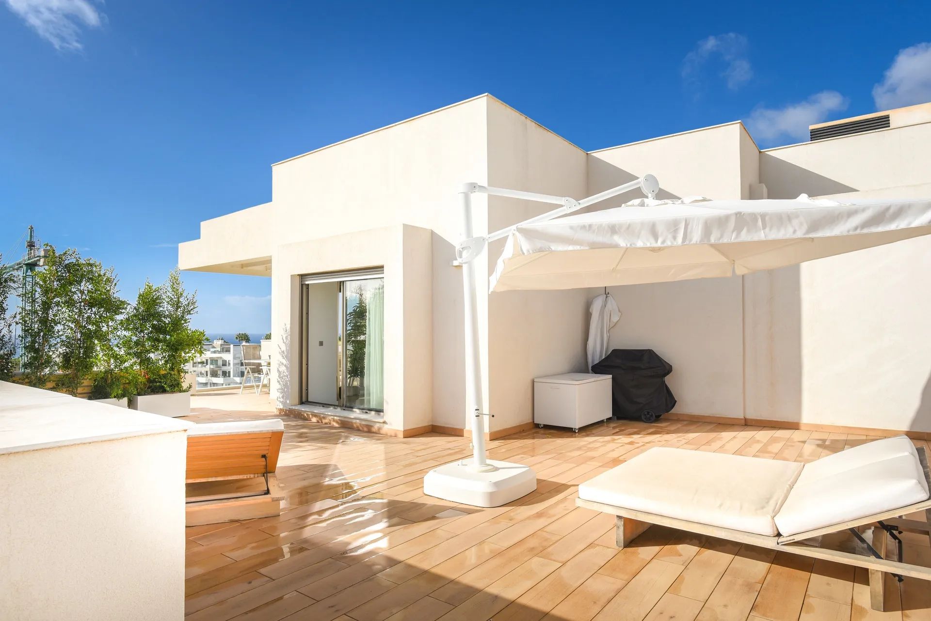 Moderne luxe in het hart van Estepona: adembenemend penthouse met prachtig zicht! foto {{pictureIndex}}