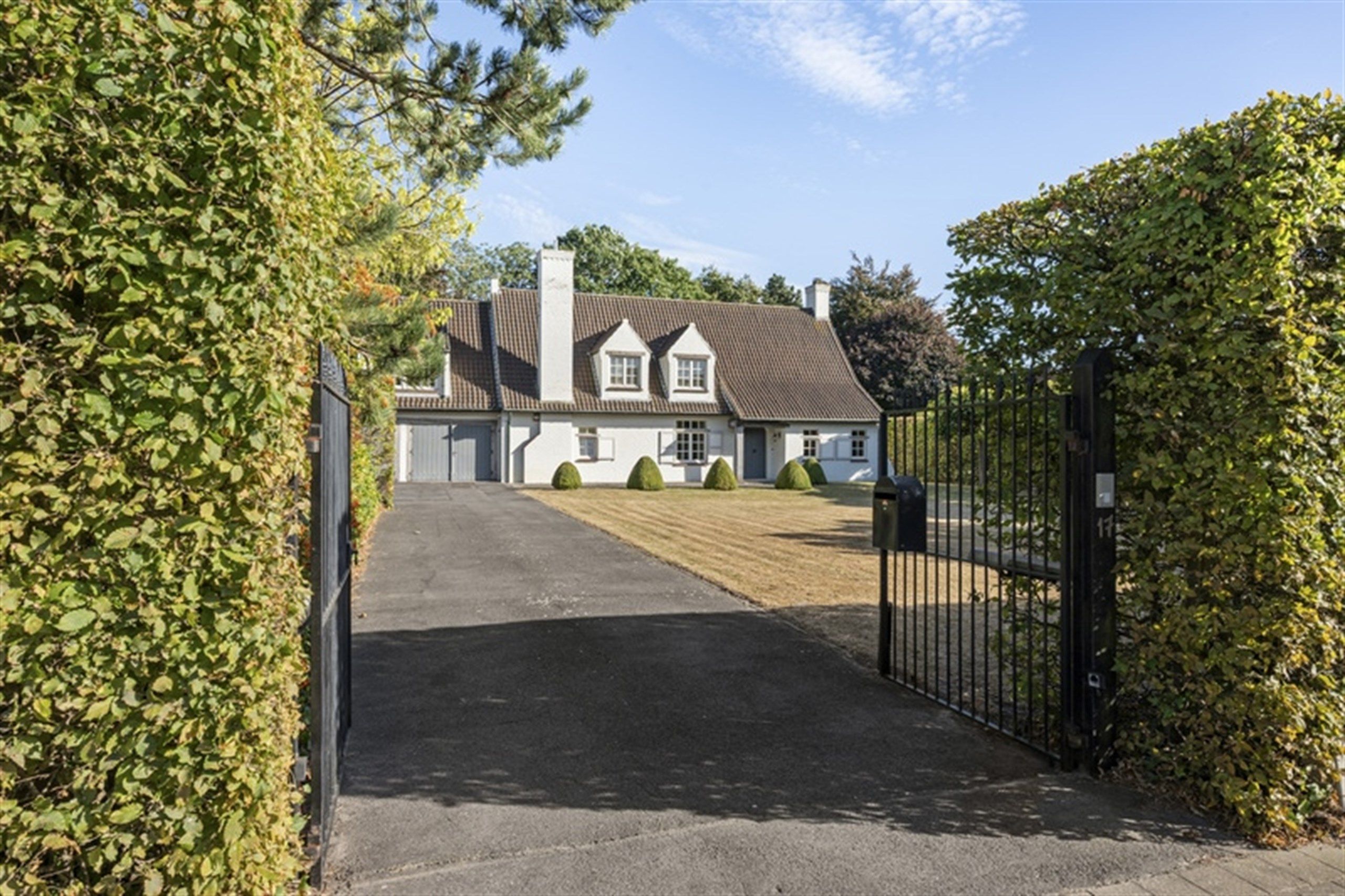 Hoofdfoto van de publicatie: Kom binnen, kom dromen: royale eigendom op 3057 m²