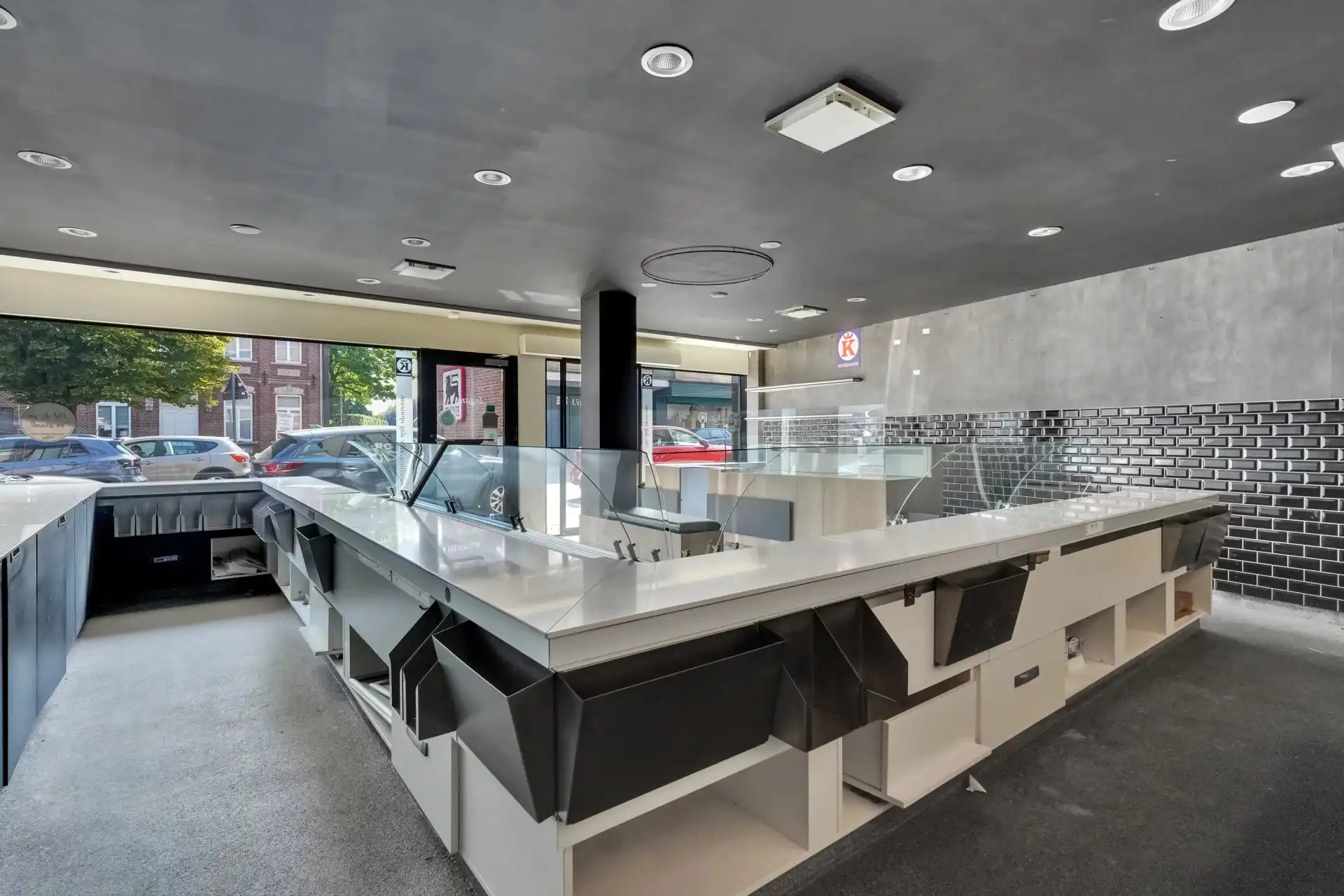 Ruim handelspand op toplocatie foto 4