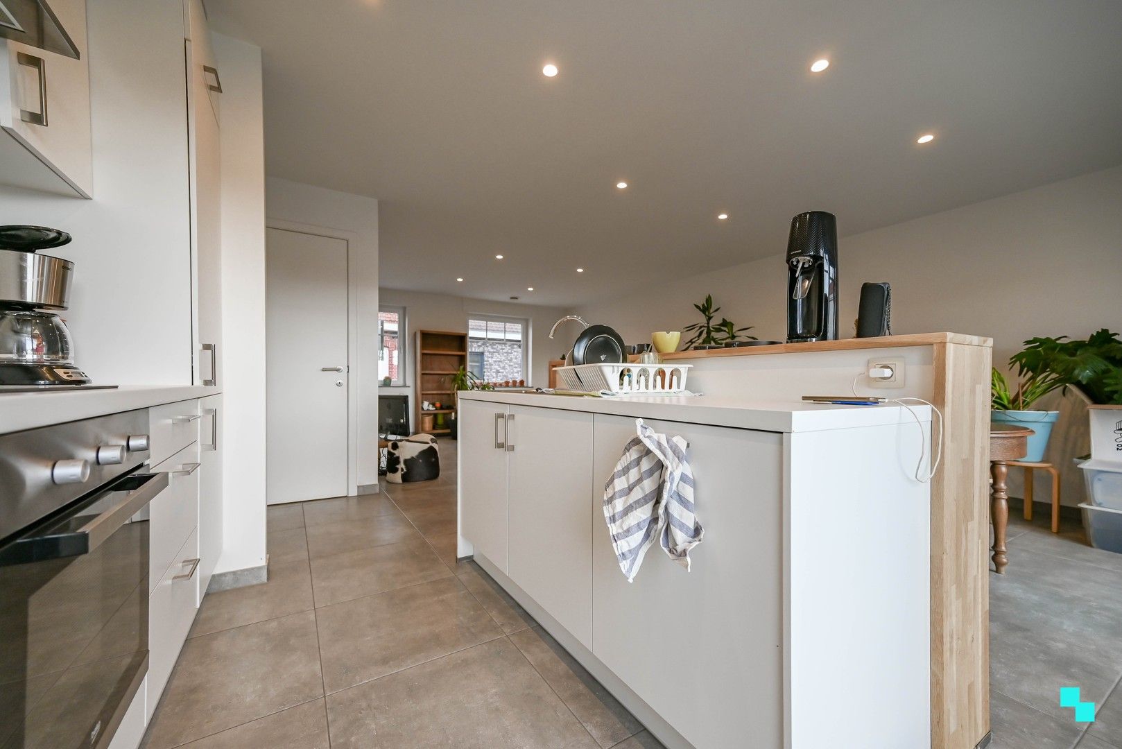 Energiezuinige woning met 2 slaapkamers & garagebox nabij centrum Izegem foto 7