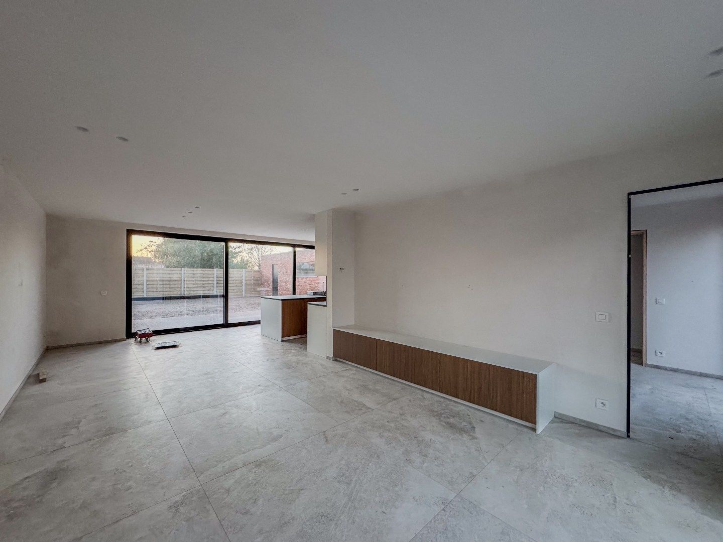 Energiezuinige nieuwbouwwoning met 3 slaapkamers, ruime garage en tuin. foto 3