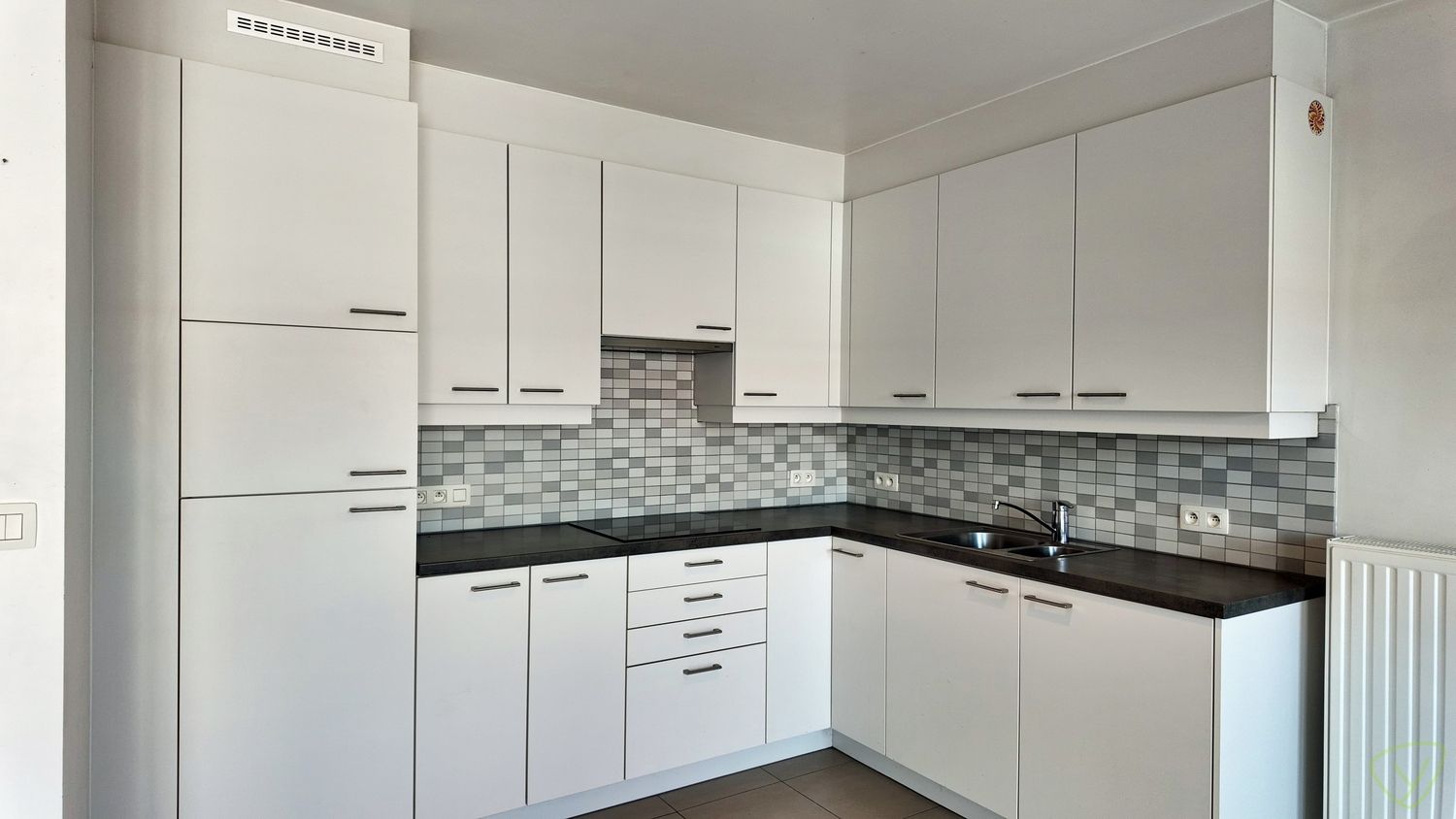 Gezellig duplex-appartement met terras en garage nabij centrum Eeklo foto 5
