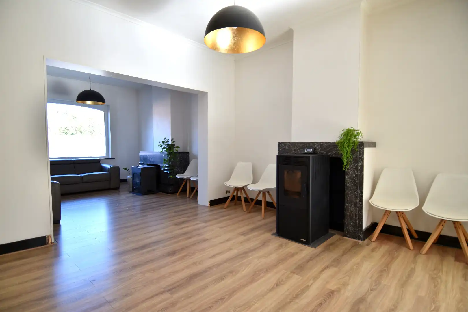 Ruime halfopen bebouwing met 4 slaapkamers, tuin, uitweg en garage te Rollegem foto 6