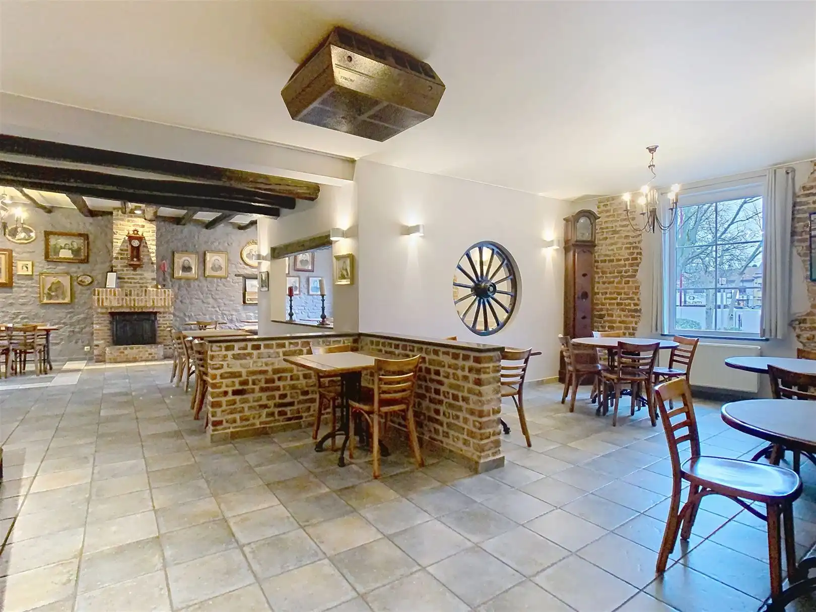 Gebouw met ruim 4 slaapkamer appartement en gelijkvloerse handelszaak foto 3