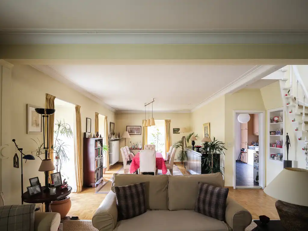 Ruim en stijlvol duplexappartement (bew. opp. ±154 m²) met 3 slaapkamers, gelegen in de standingvolle residentie ‘Versailles’, op slechts 10 minuten van het centrum van Gent. foto 8