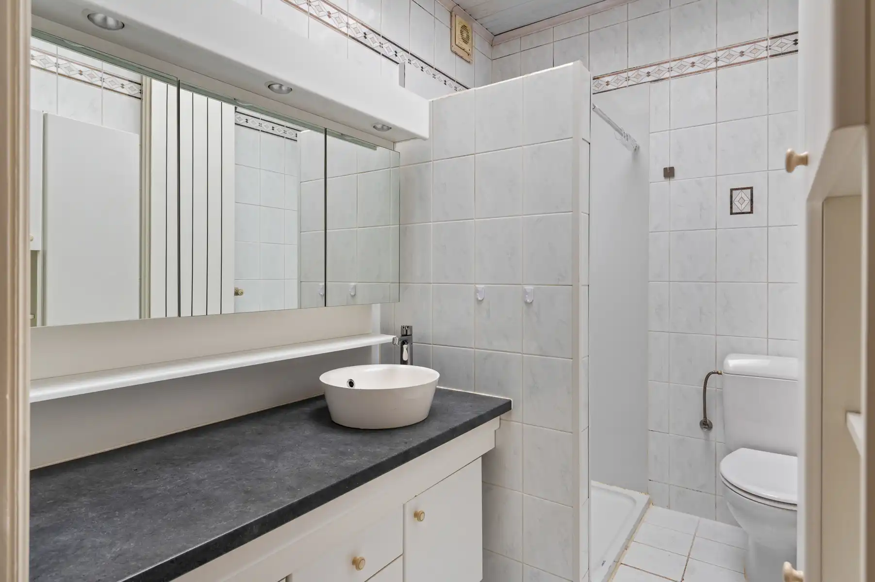 Gelijkvloers handelsruimte met koer én woonst op verdieping foto 21