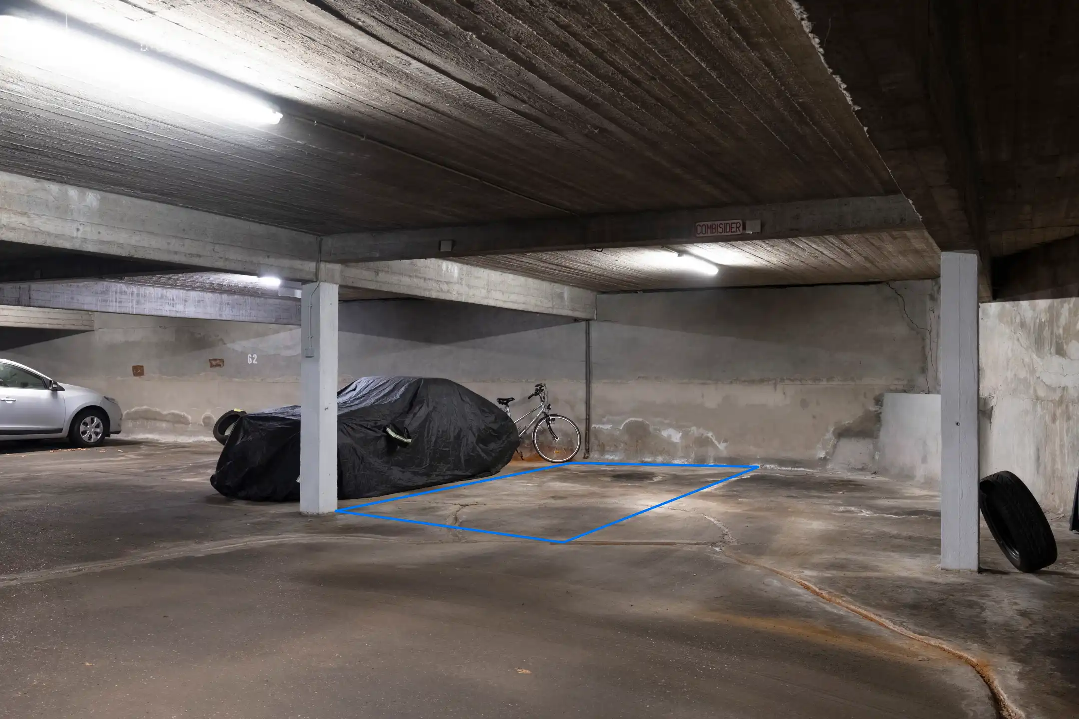 TE KOOP: In residentie "Hoge Locht" - autostaanplaats foto 3