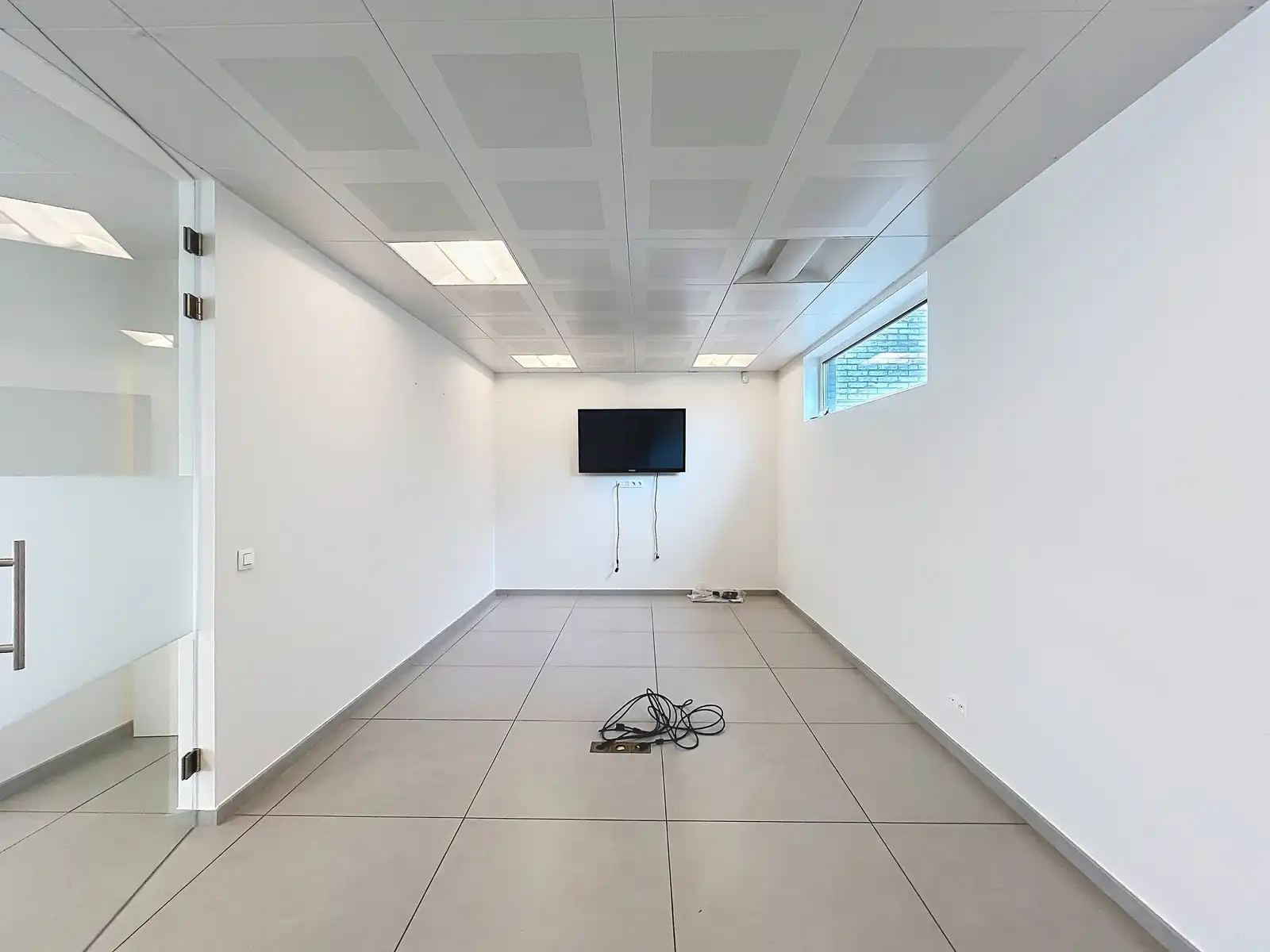 Volledig instapklare LICHTRIJKE commerciële ruimte ± 185m²  (kantoor, diensten, vrije beroepen,...) in het CENTRUM! foto 10