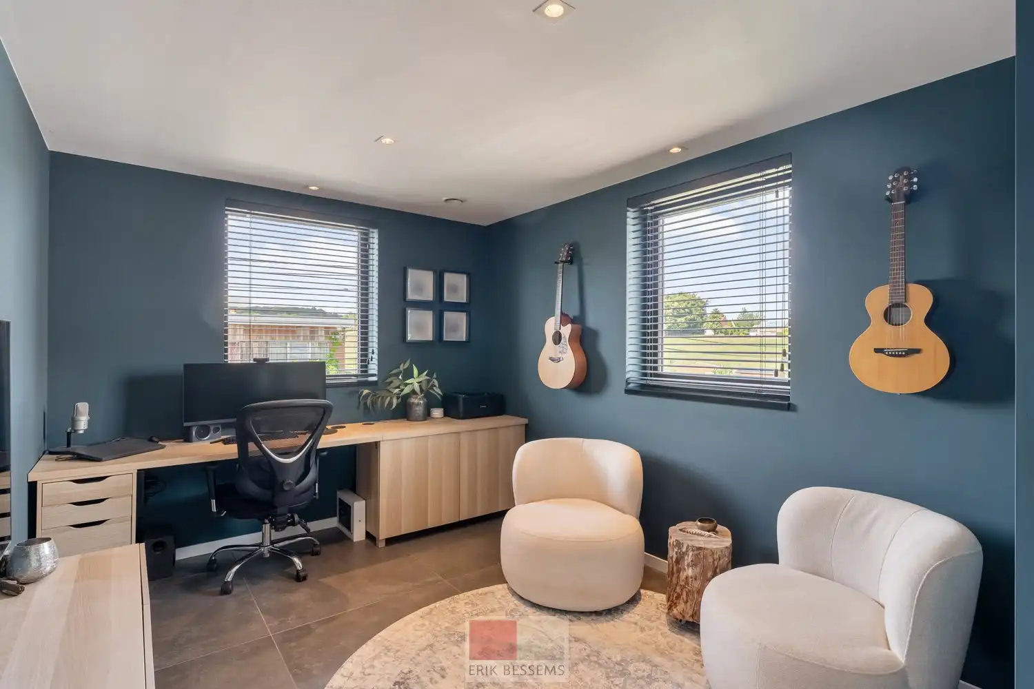 Op een royaal perceel van circa 910 m² ligt deze moderne en energiezuinige woning van circa 177 m² bewoonbare oppervlakte, met een weids panorama over het Limburgse Heuvelland. foto 29