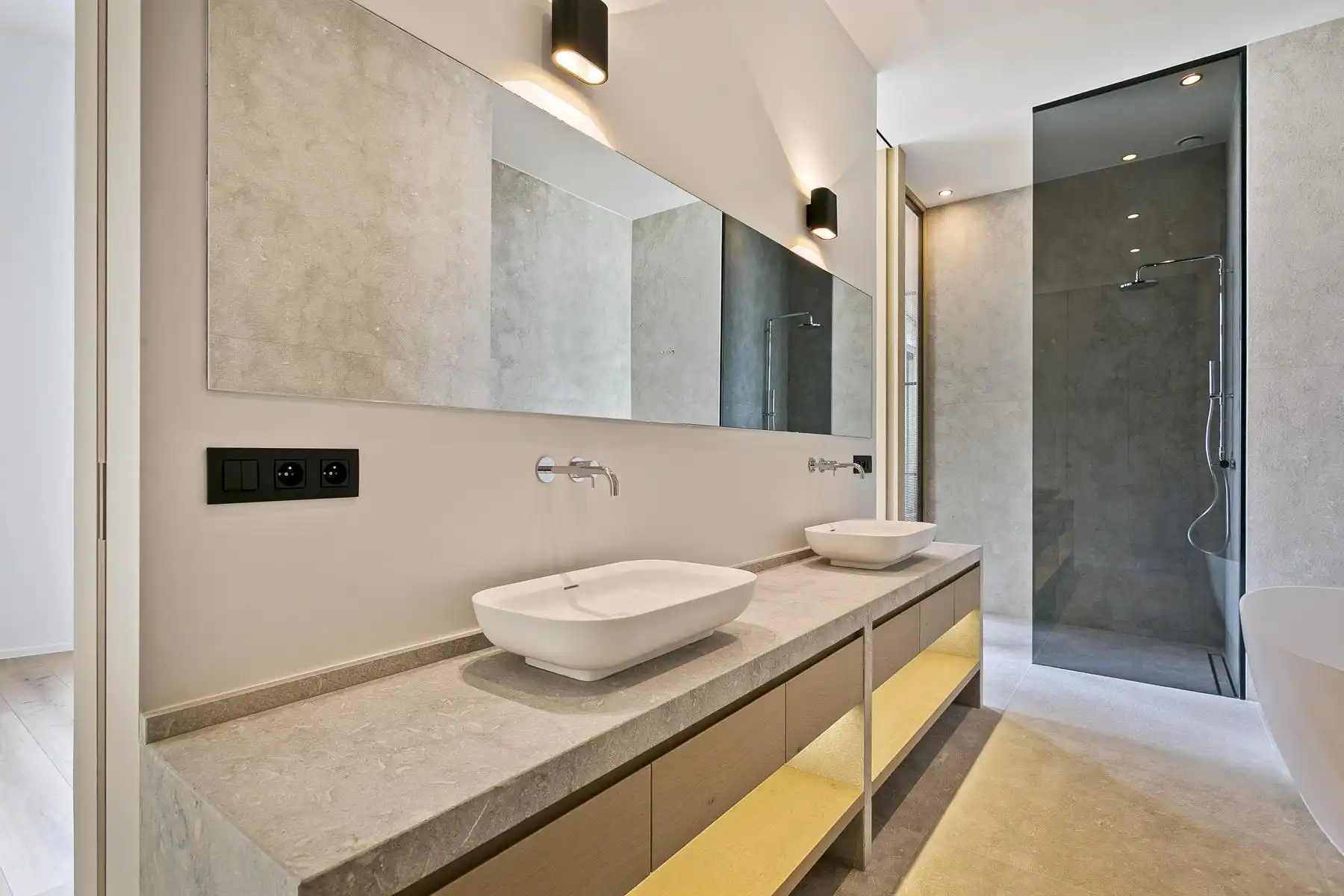 ANTWERPEN-ZUID - Luxueuze penthouse met riant terras en royale parkingfaciliteit foto 14