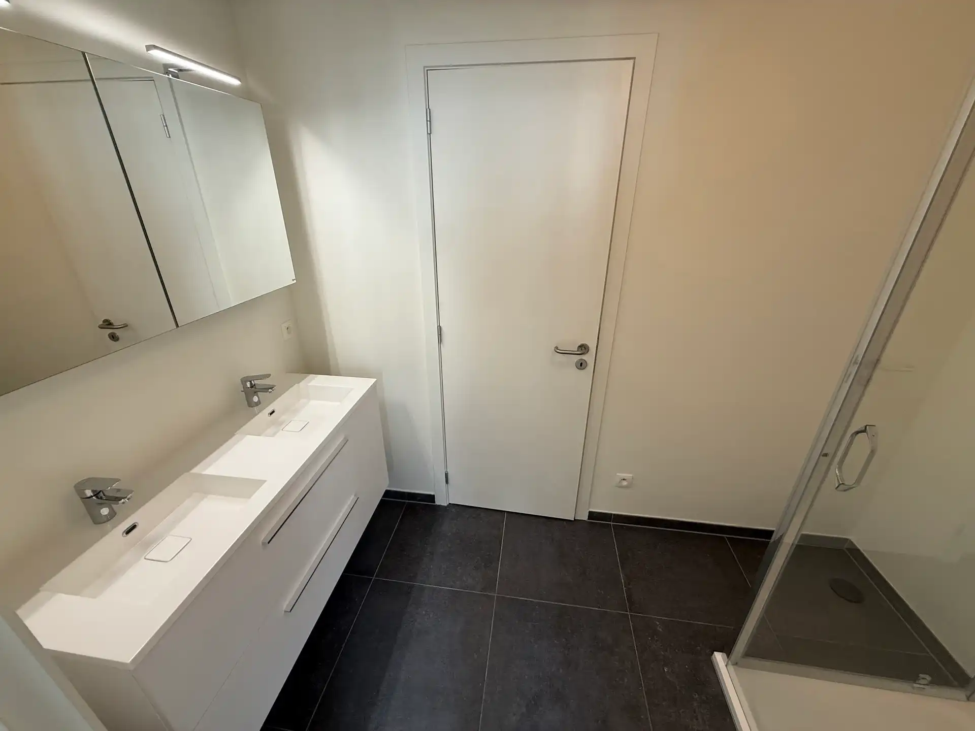 Nieuwbouwwoning met 3 slaapkamers, tuin en carport foto 13