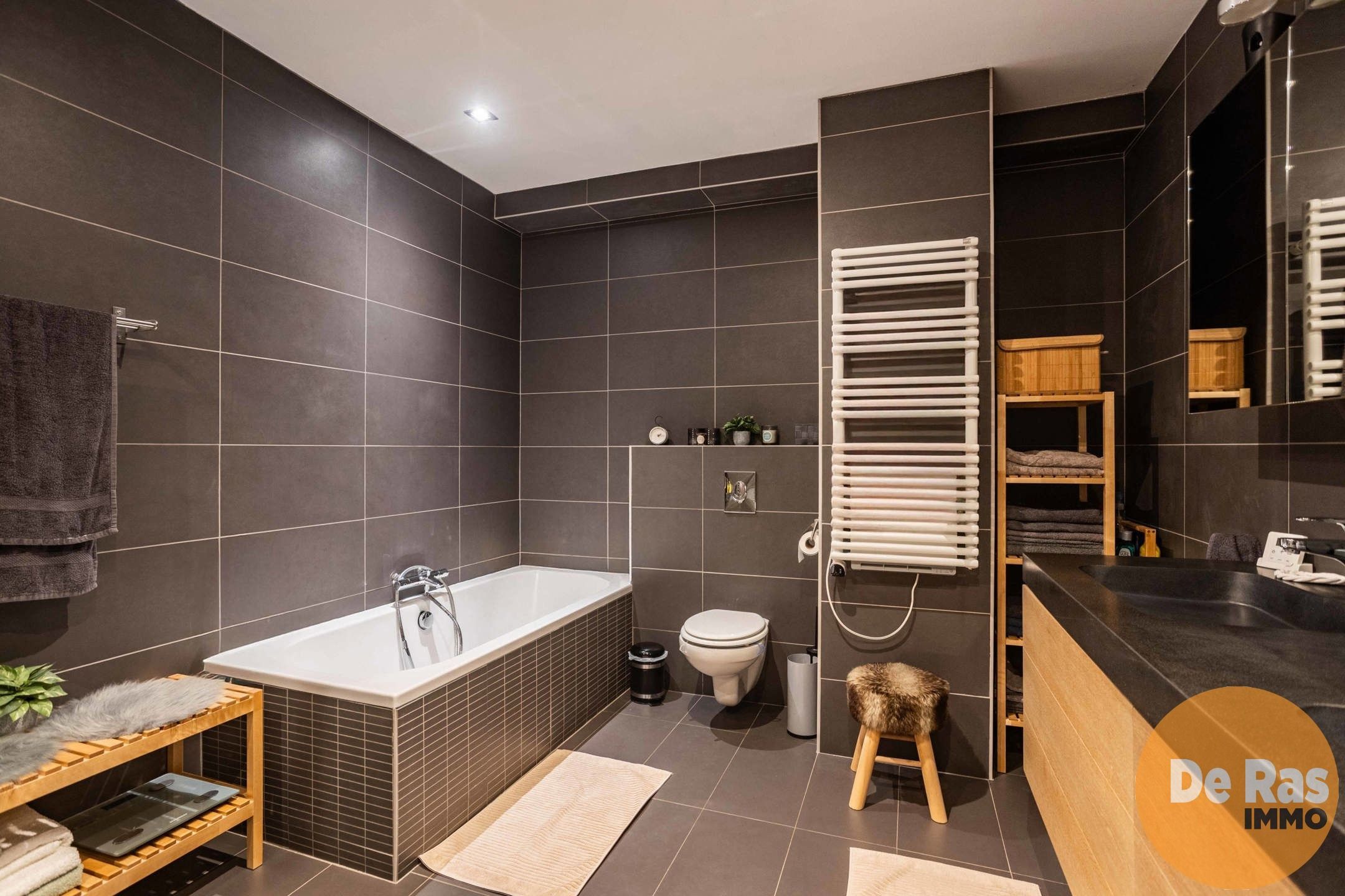 HERZELE - Recente gesloten bebouwing op een centrale ligging foto 13