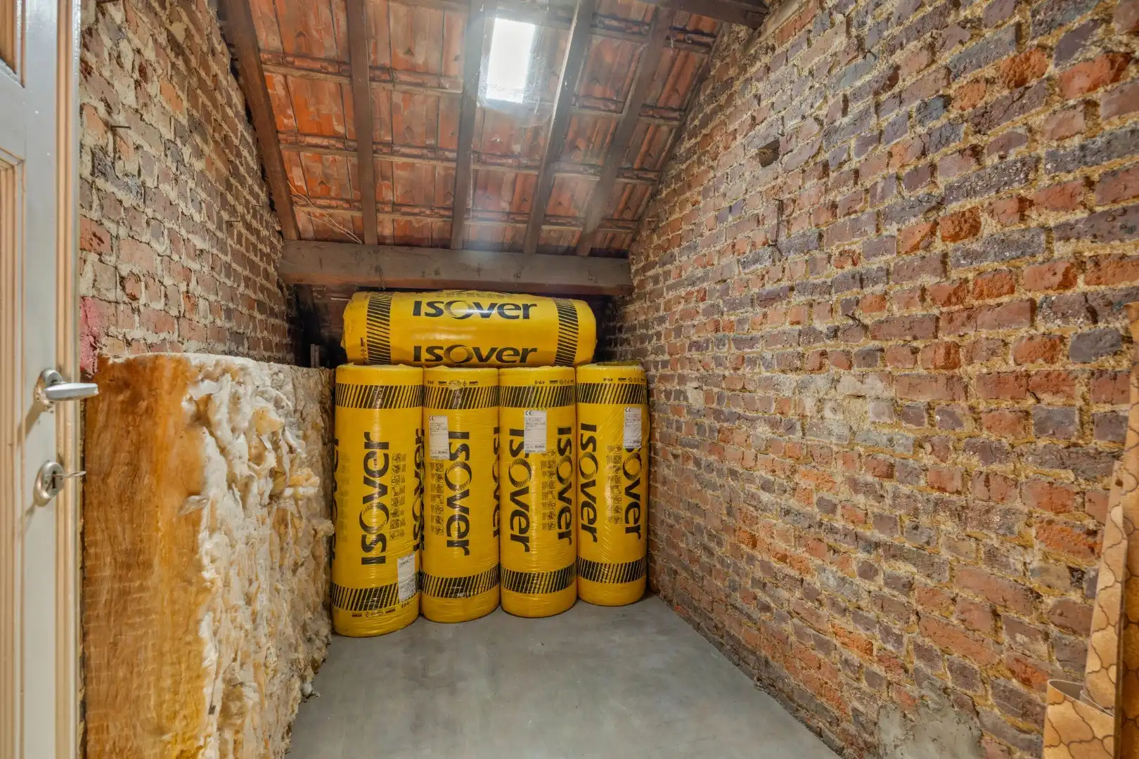 Ruime te renoveren woning met 3 slaapkamers in Lubbeek met doorgang langs het perceel van de buren. EPC: 736 KWH/m² foto 23