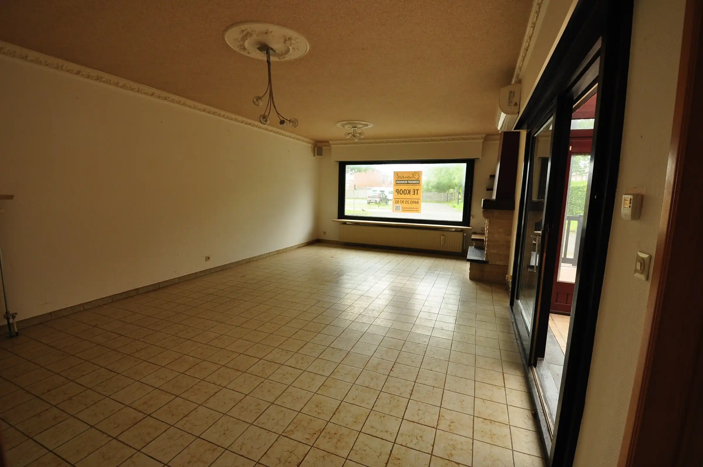 Bungalow met grote garage en twee slaapkamers foto 4
