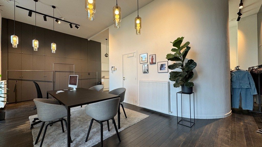 Kantoorruimte te huur in burgershuis aan kaai in Antwerpen foto 4