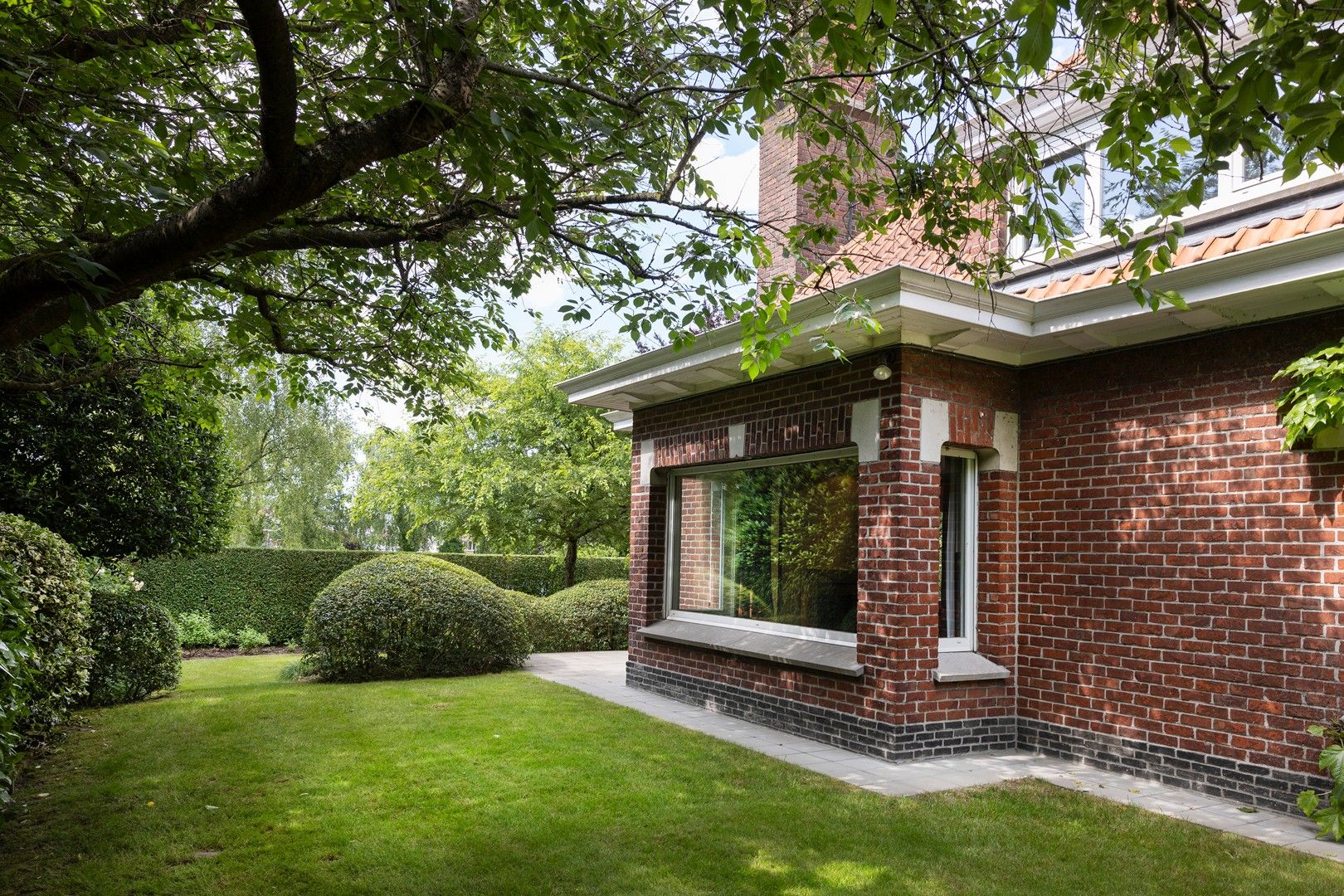 Statige villa met 5 slaapkamers en mooie, volwassen tuin. foto 13