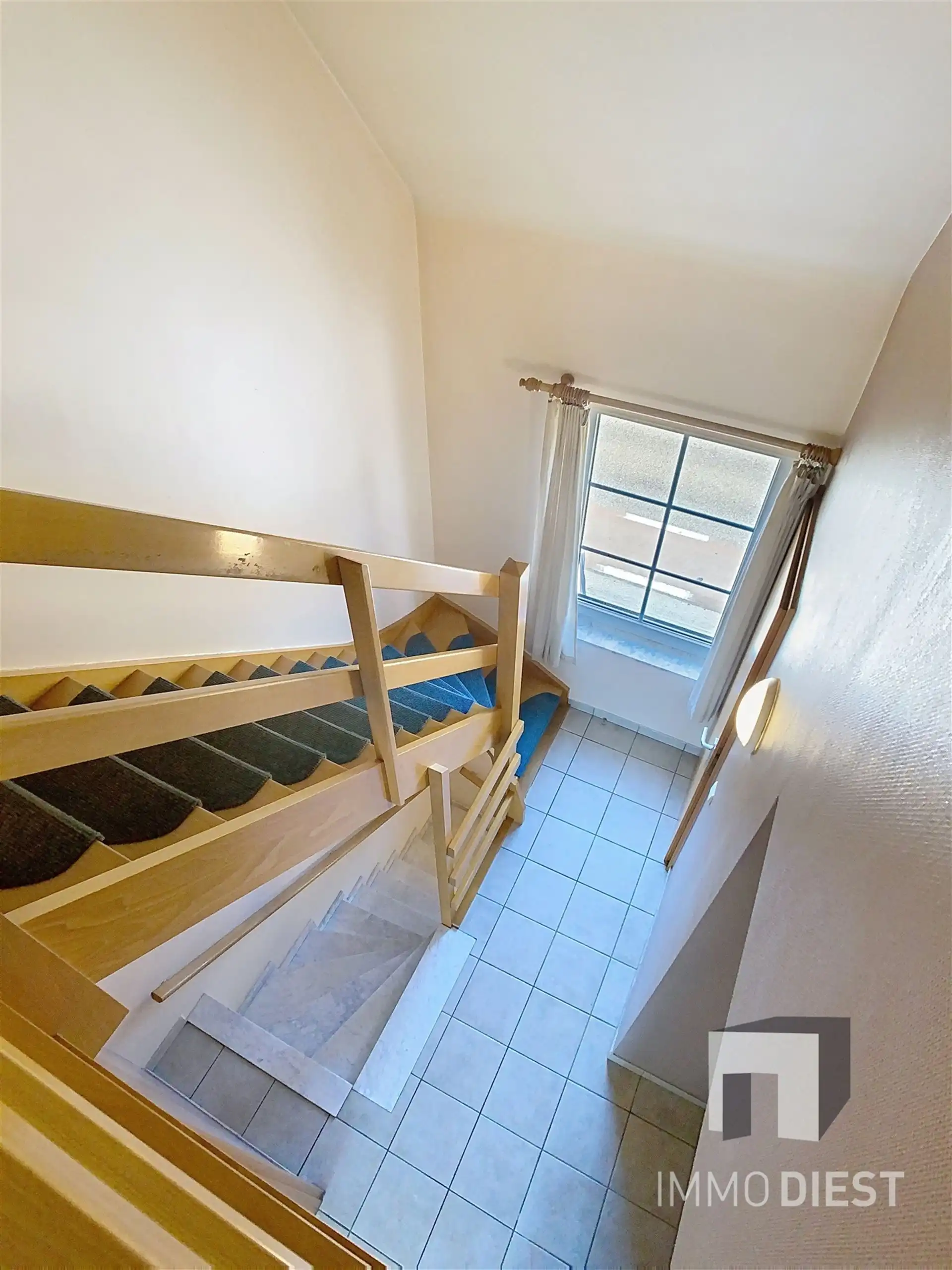 Triplex met 2 slaapkamers en inpandige garage foto 18