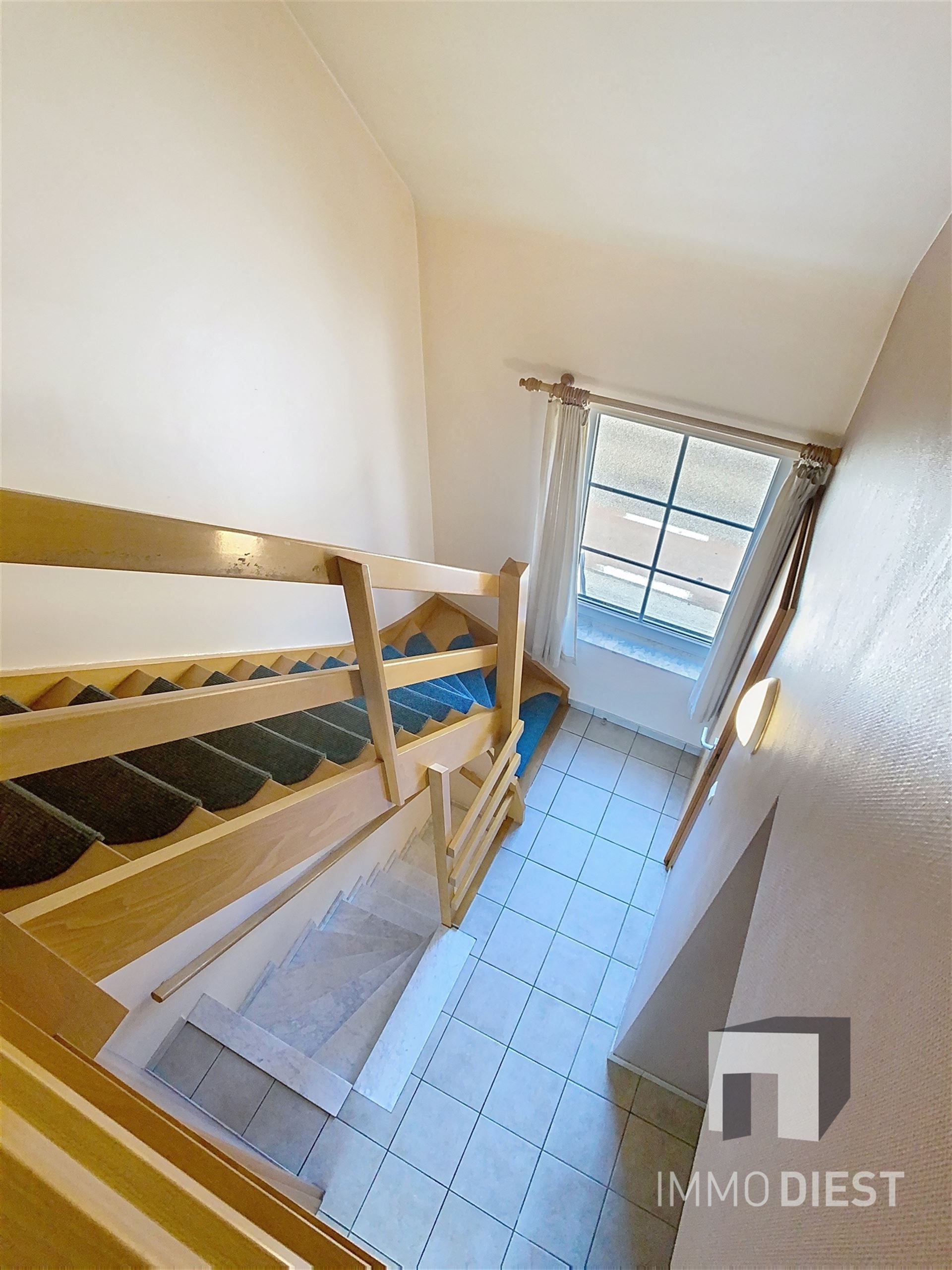 Triplex met 2 slaapkamers en inpandige garage foto 18