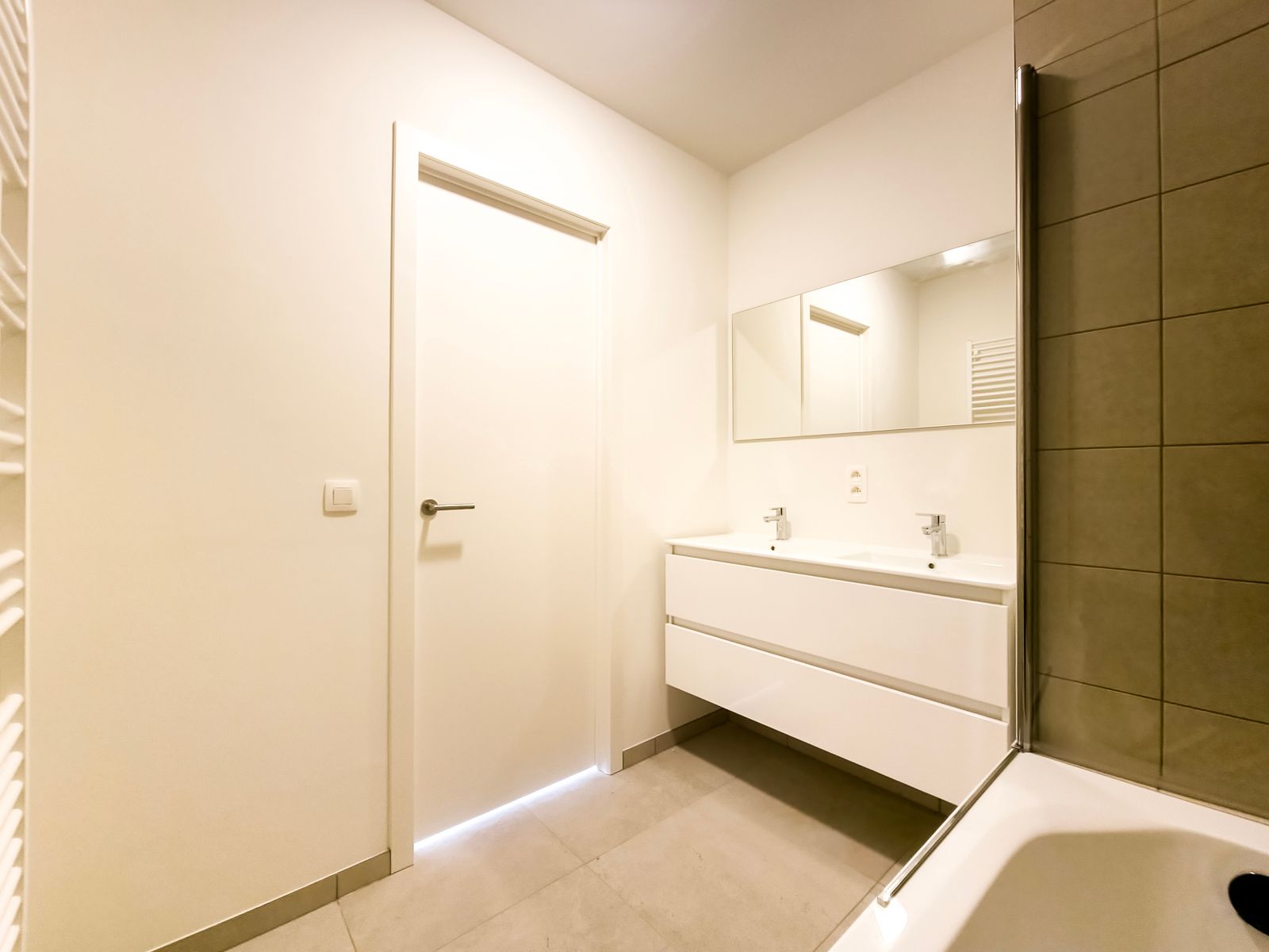Rustig en comfortabel 2slpk appt. met zicht op park  foto 12