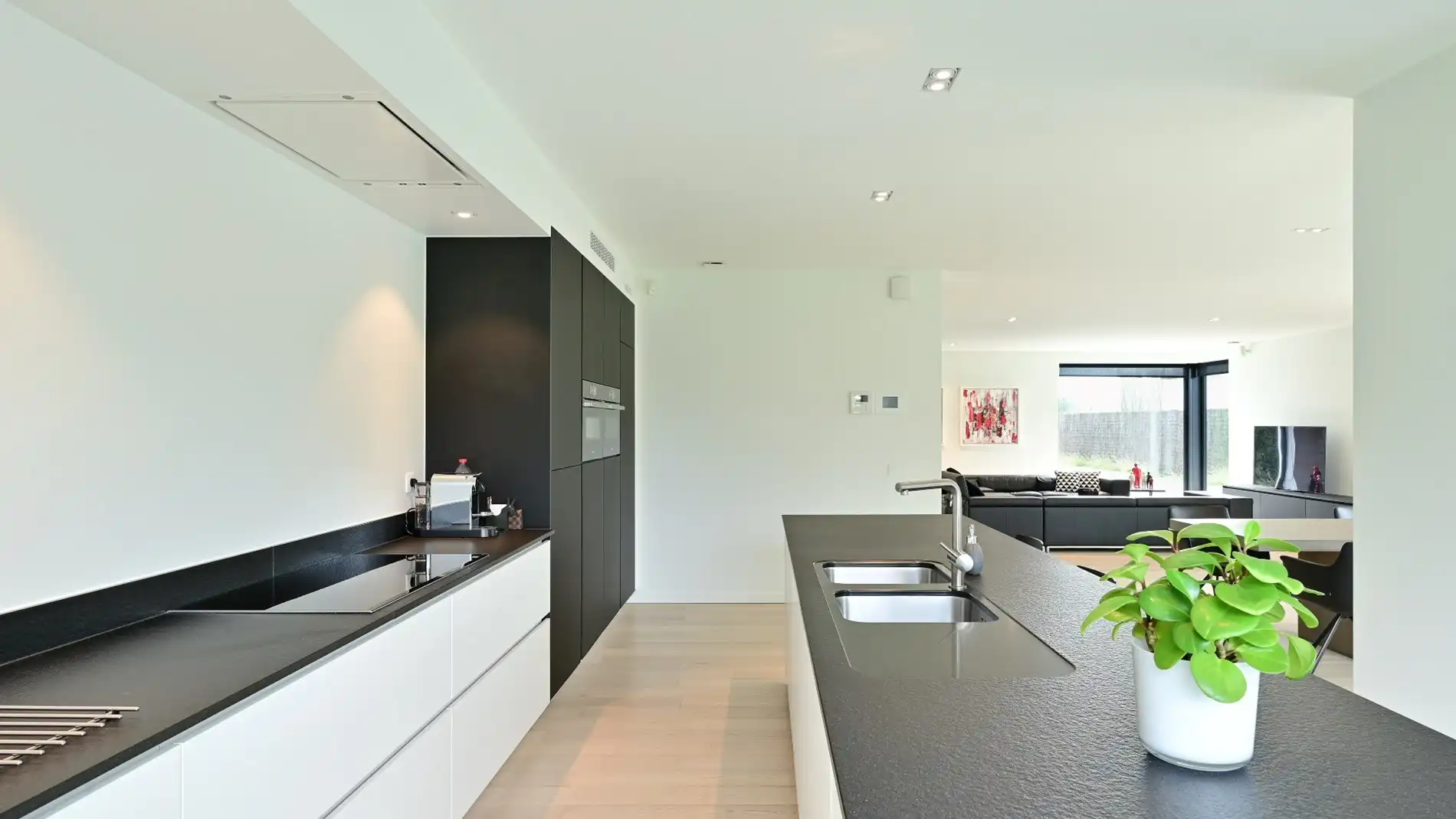 Hedendaagse villa (°2017) gelegen vlakbij het centrum van Knokke. foto 15