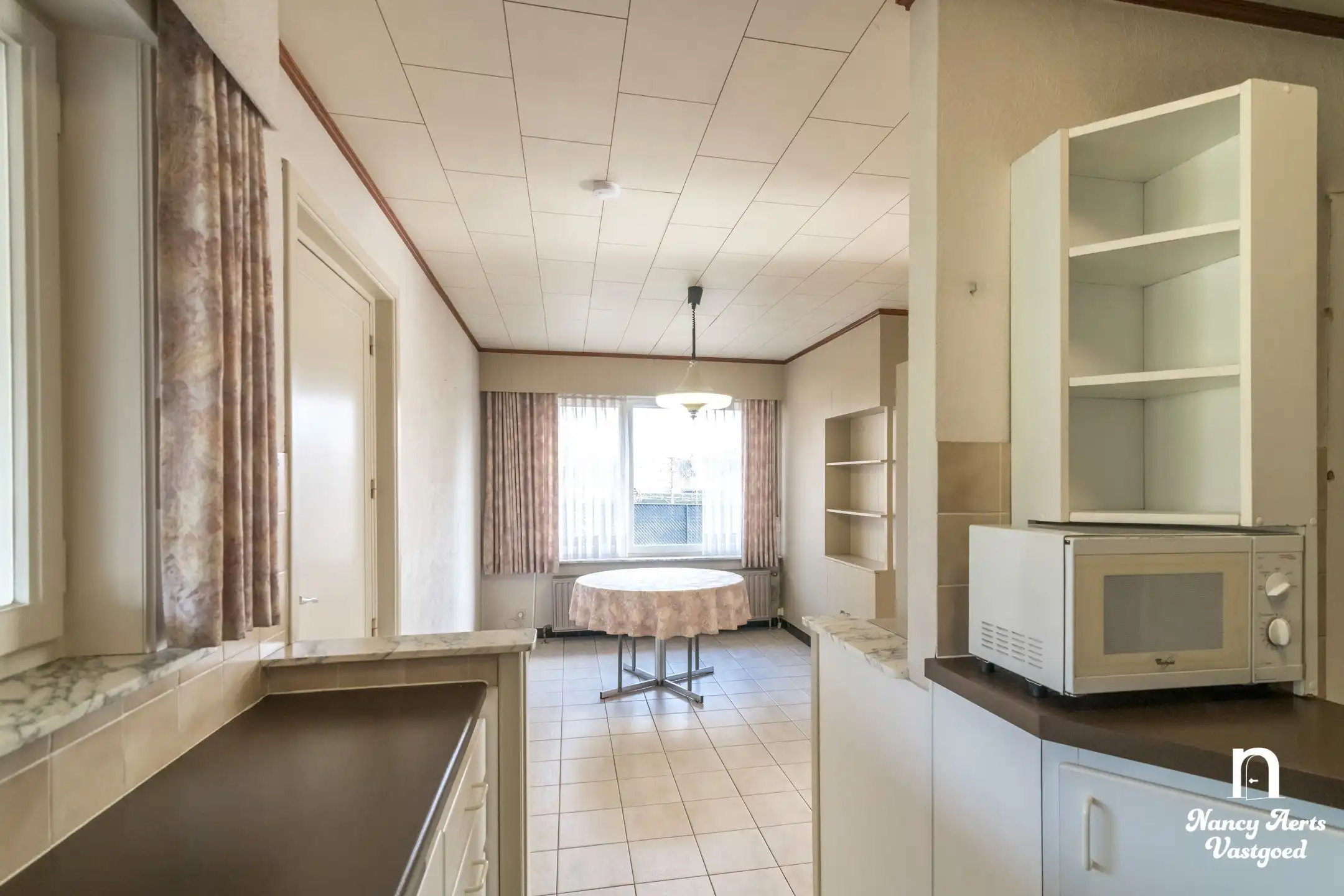 Karaktervolle woning met groene tuin in een rustige straat foto 17