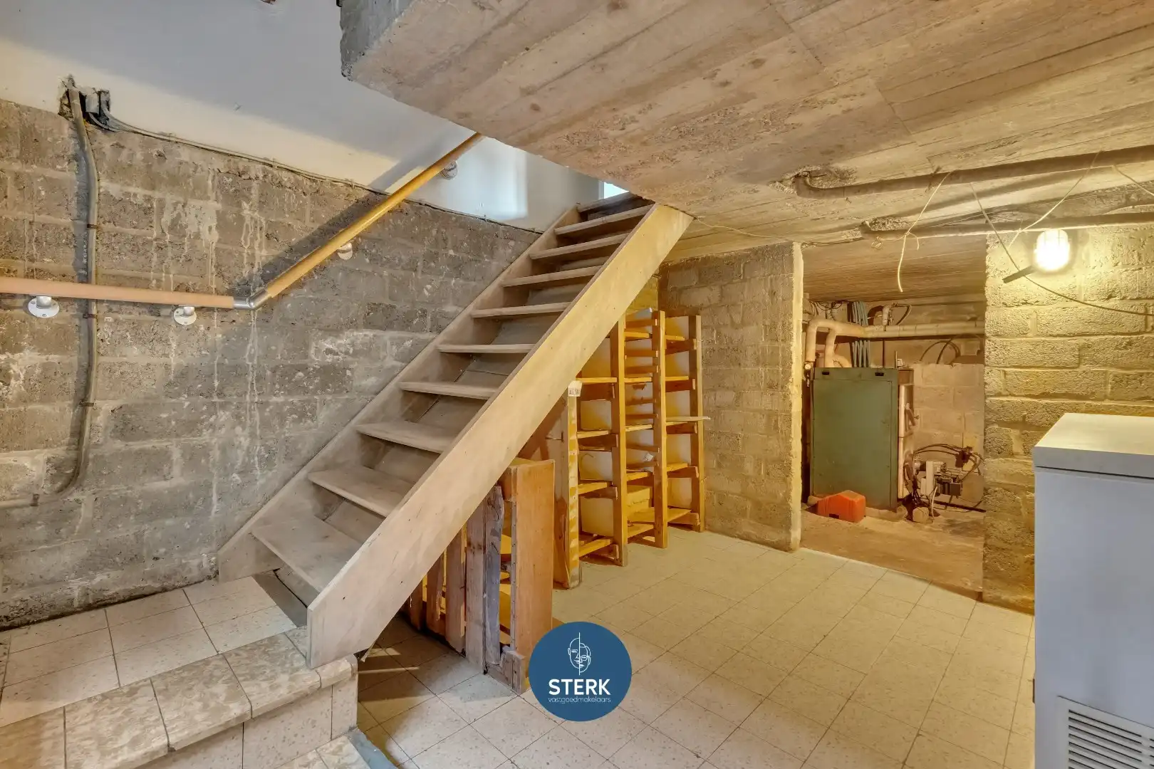 OP TE KNAPPEN GEZINSWONING OP EEN TOPLOCATIE IN CENTRUM LANAKEN !  foto 17