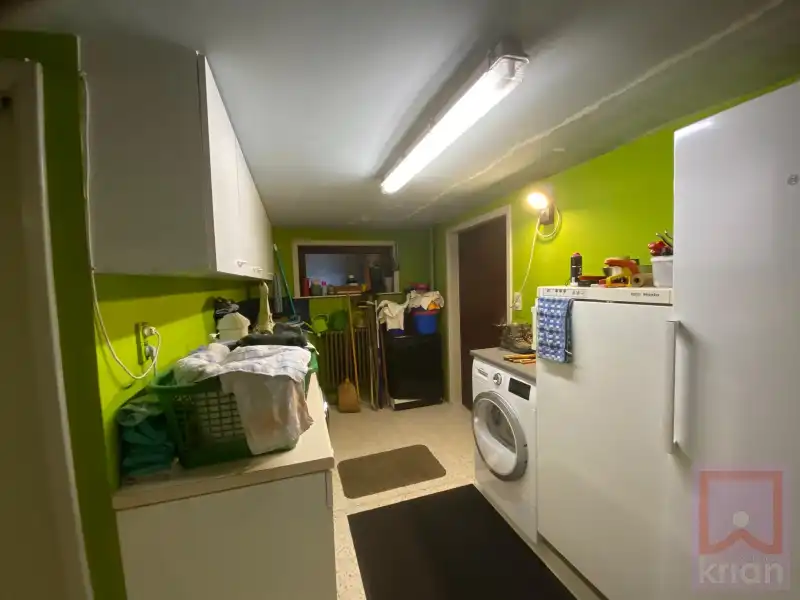 Ruime woning met tuin, 2 grote garages en kelder op grond groot 688m² foto 24