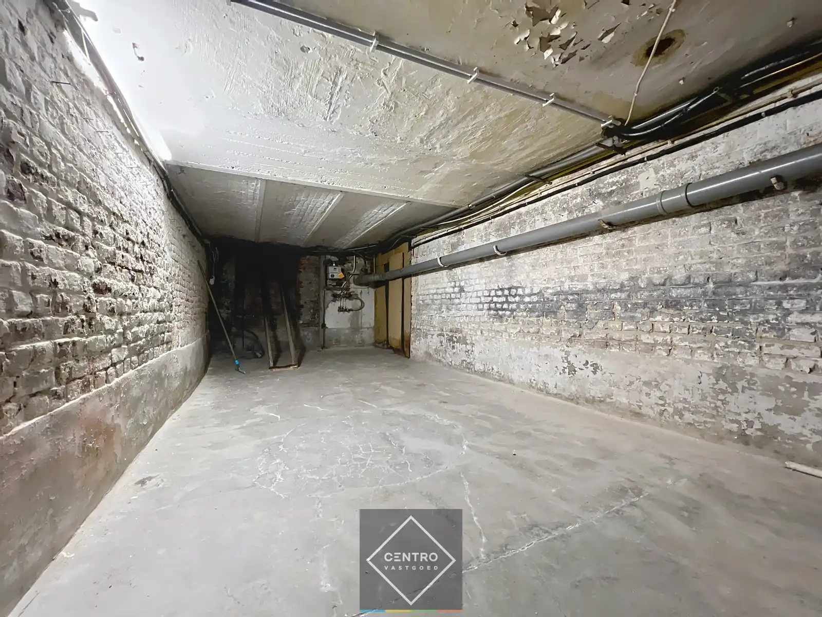 Ruim instapklaar handelspand met te renoveren woning (vroeger café Comodo en ook café Mozart) op de Grote Markt (Izegem) ! foto 33